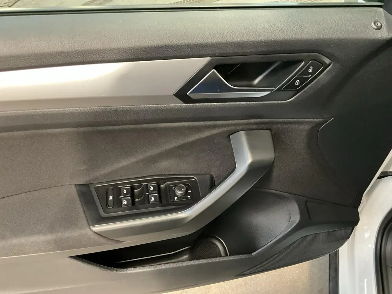 Volkswagen T-Roc Life+BVM+RearView+LED 14