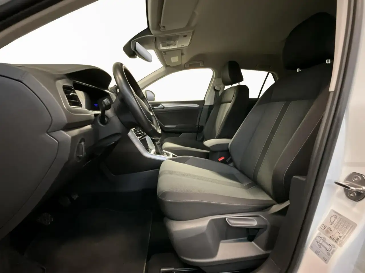 Volkswagen T-Roc Life+BVM+RearView+LED 9