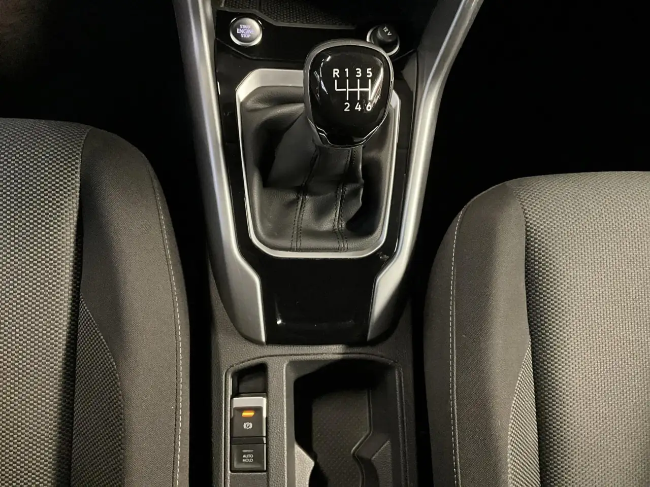 Volkswagen T-Roc Life+BVM+RearView+LED 12