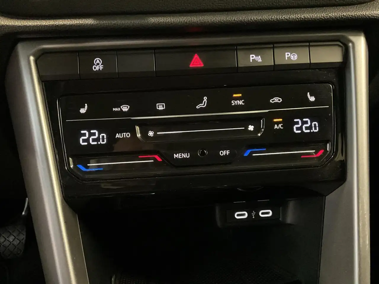 Volkswagen T-Roc Life+BVM+RearView+LED 19