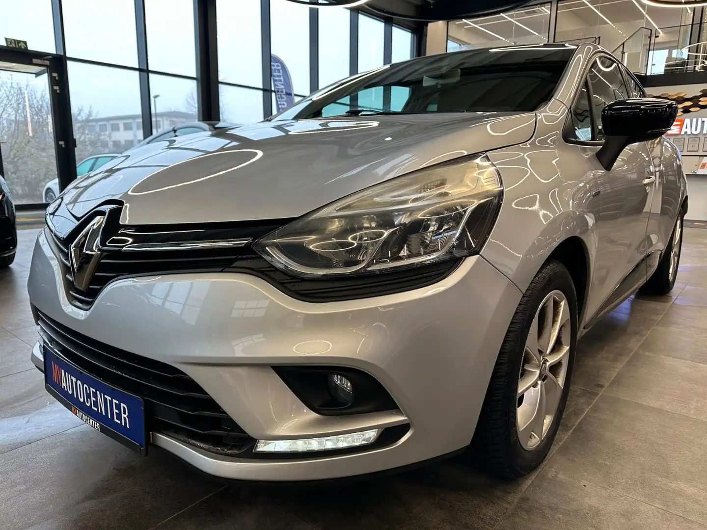 Renault Clio IV Limited *2. Hand*Klima*Navi*DAB*PDC*BT* Šedá - 2