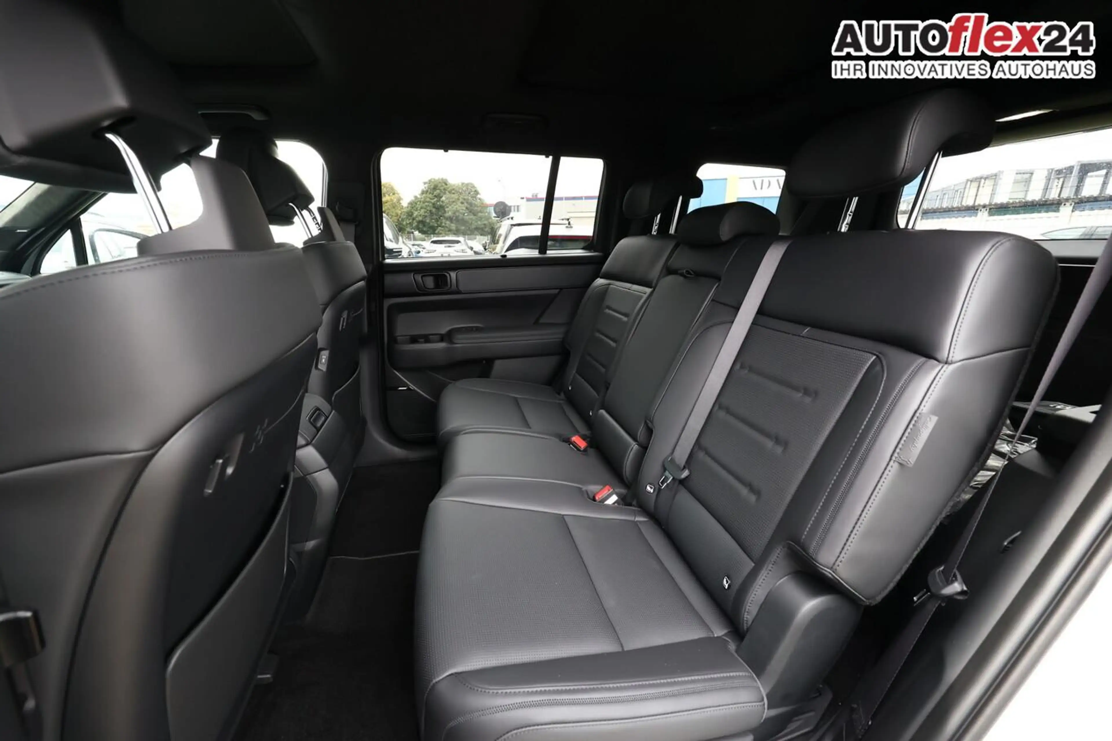 Hyundai SANTA FE HEV 4WD Blackline 7S Nappa Pano 20Z HUD 132 kW ... — photo 9