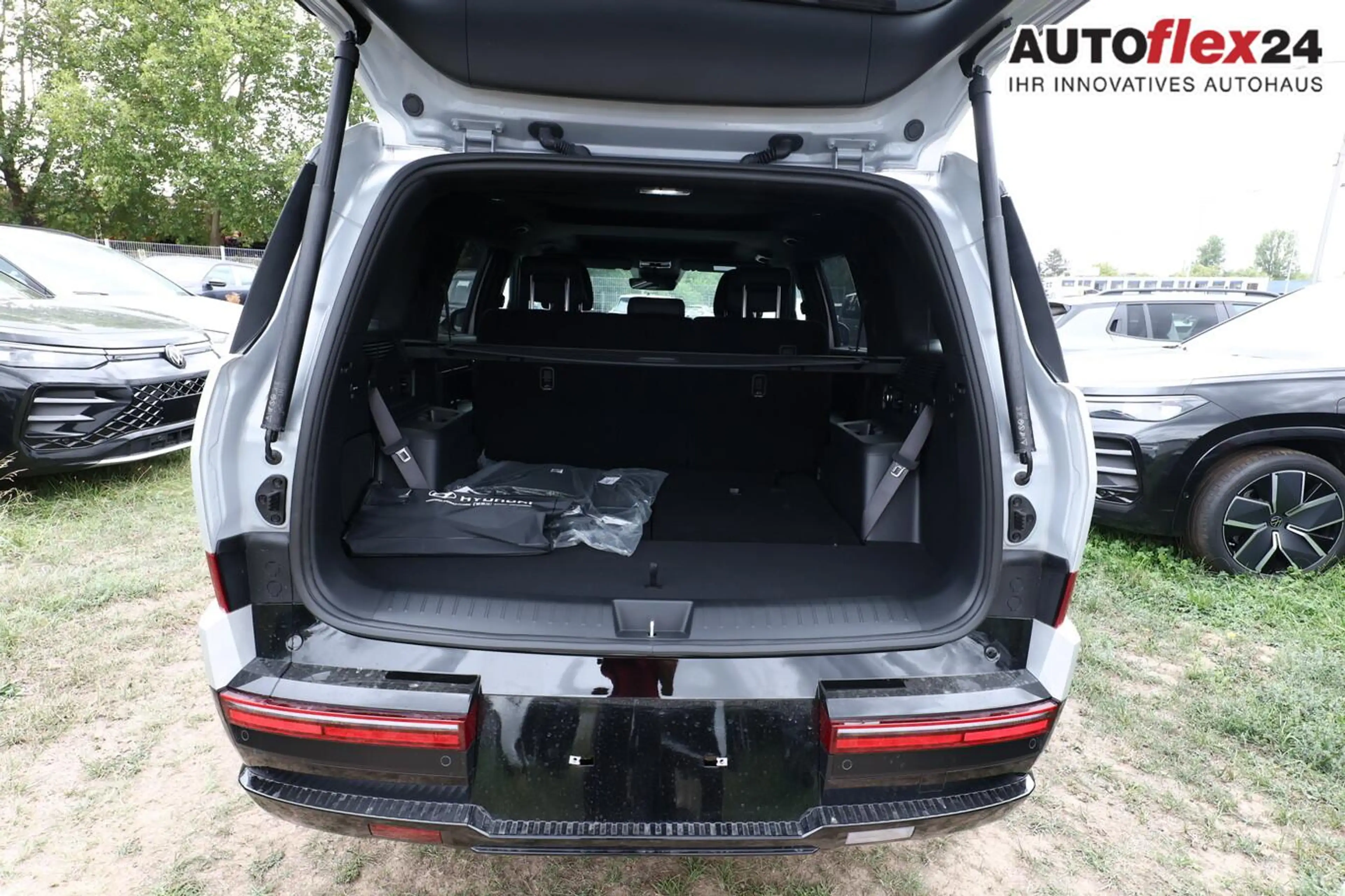 Hyundai SANTA FE HEV 4WD Blackline 7S Nappa Pano 20Z HUD 132 kW ... — photo 10