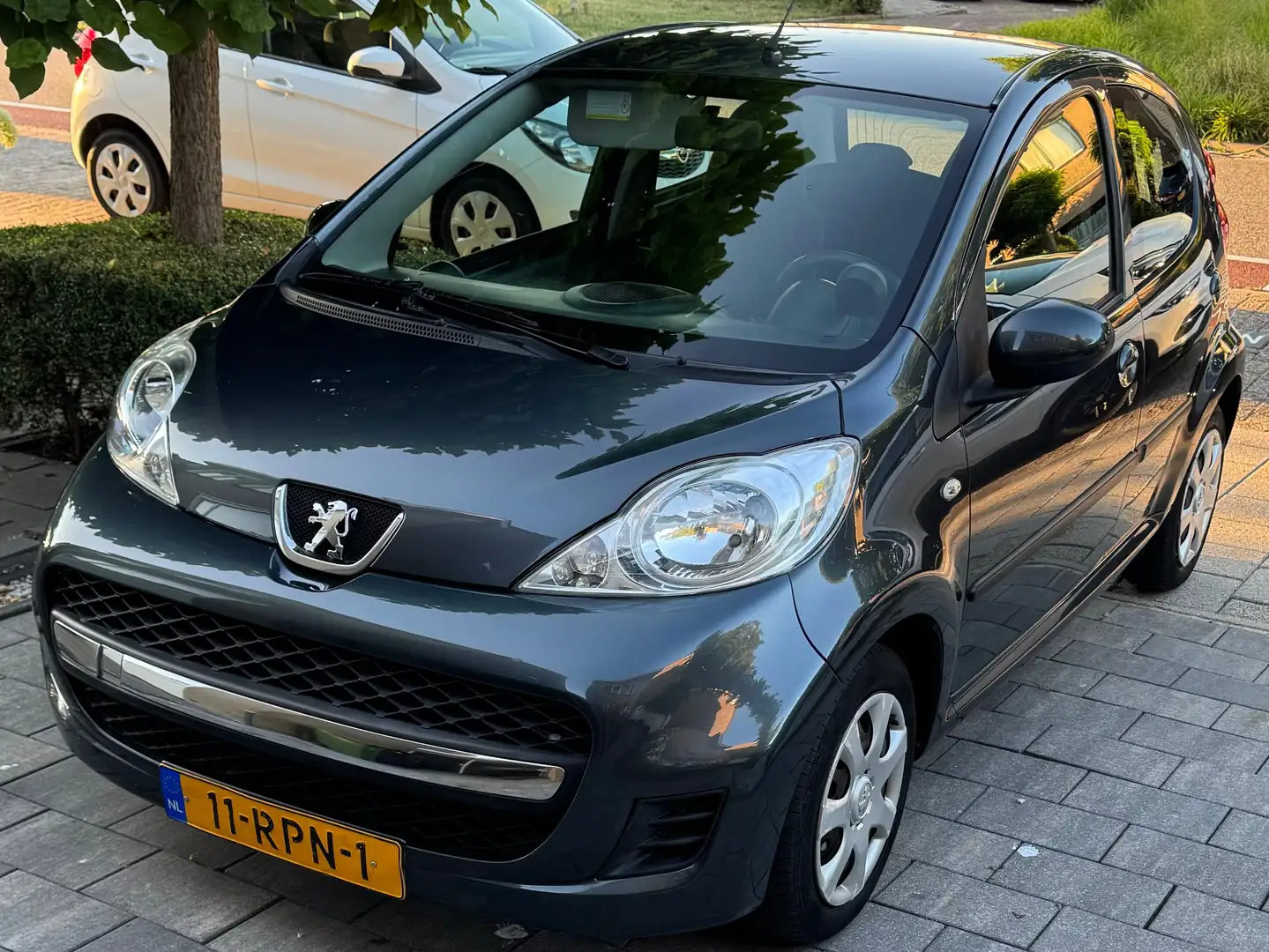 Peugeot 107 107 1.0-12V XS Grijs - 2
