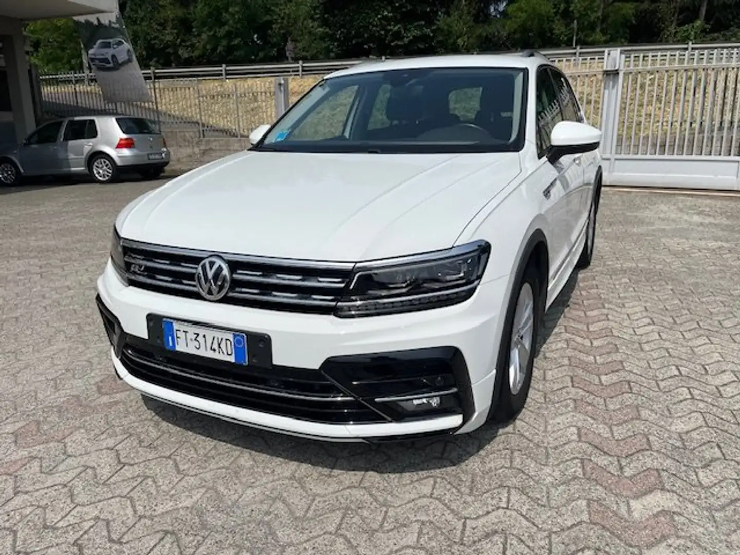 Volkswagen Tiguan 2.0 tdi Executive 4motion150cv dsg+R-Line pack EU6 Bianco - 1