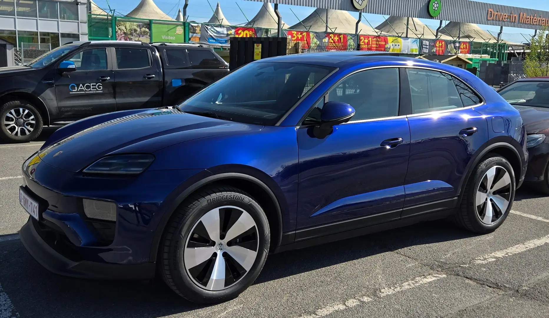 Porsche Macan e-Macan 100 kWh 4 Blauw - 1