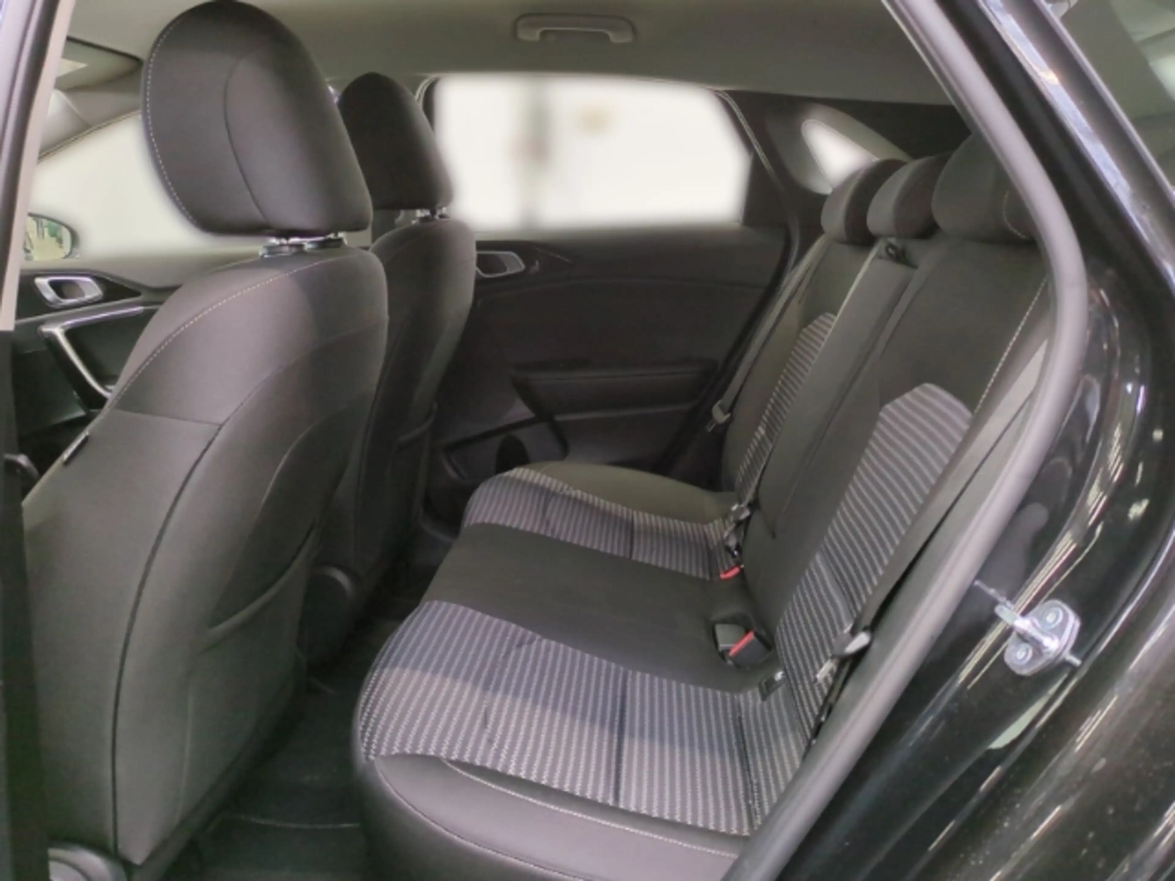Kia Ceed / cee'd Spirit 1.5T DCT7 NAVI,KAMERA,SITZHZG,DAB — photo 10