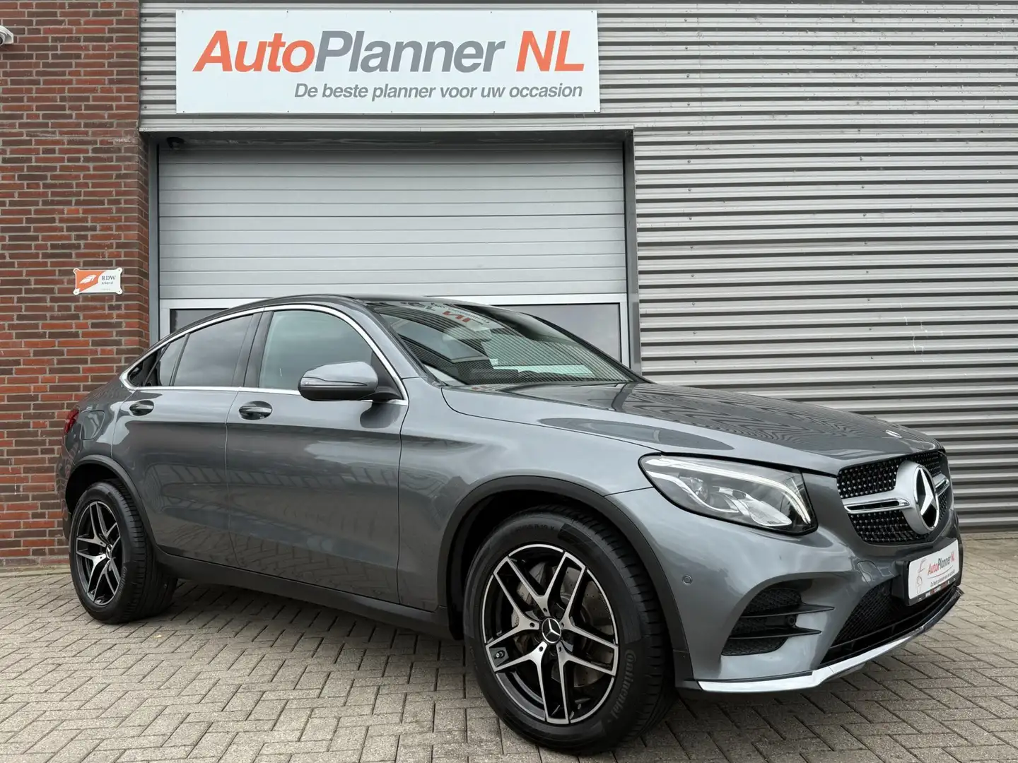 Mercedes-Benz GLC 250 Coupé 4Matic AMG Line! 1e Eig.! Grijs - 1