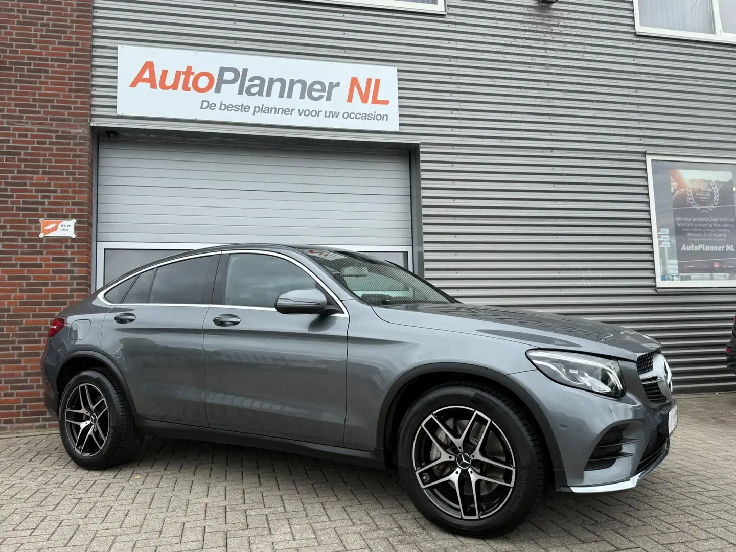 Mercedes-Benz GLC 250 Coupé 4Matic AMG Line! 1e Eig.! Grijs - 2