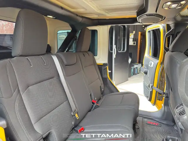 Jeep Wrangler view 29