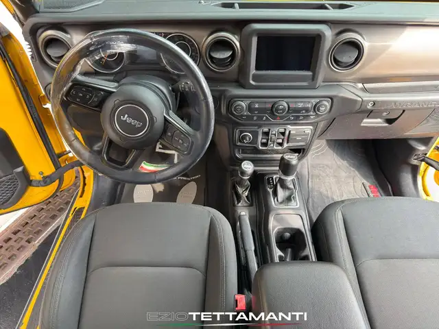 Jeep Wrangler view 23