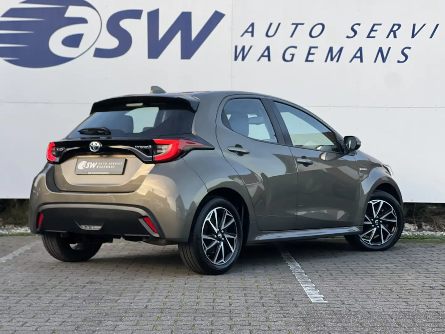 Toyota Yaris 1.5 Hybrid Dynamic | Camera | Carplay | DAB | LED Grijs - 2