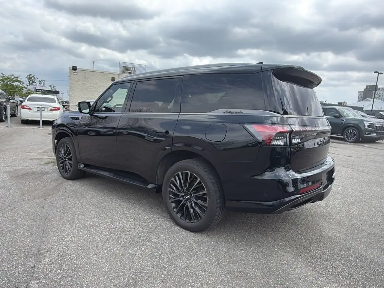 Infiniti QX80 снимка Infiniti QX80