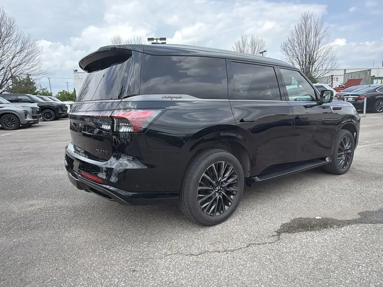 Infiniti QX80 снимка Infiniti QX80