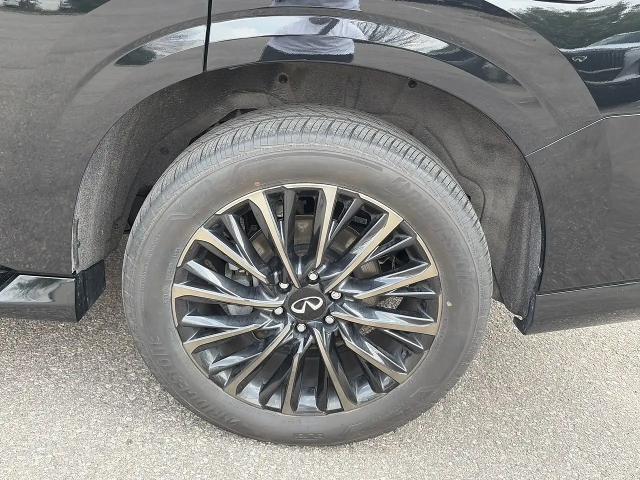 Infiniti QX80 снимка Infiniti QX80