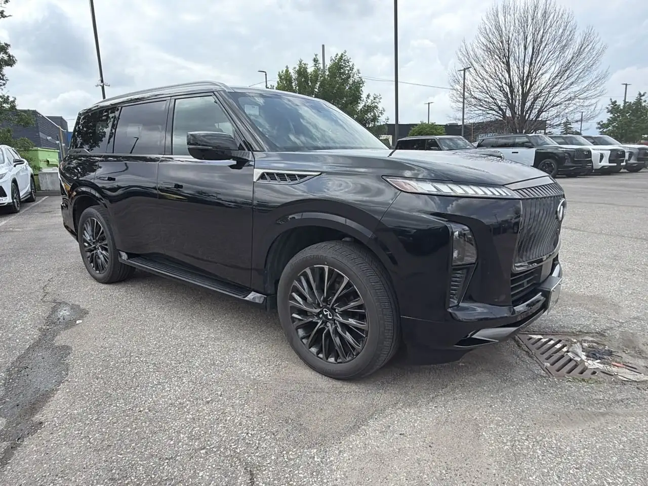 Infiniti QX80 снимка Infiniti QX80