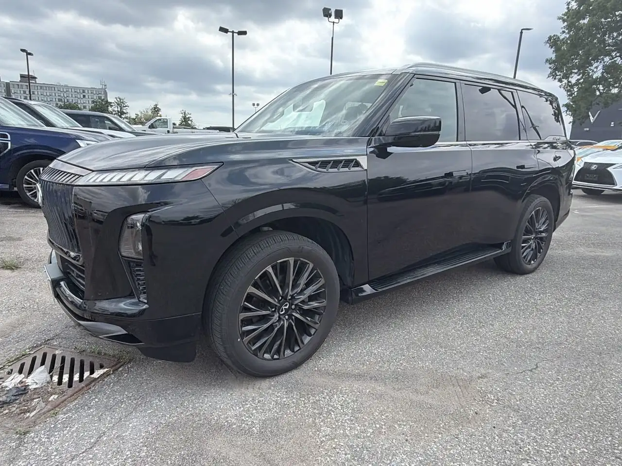 Infiniti QX80 снимка Infiniti QX80