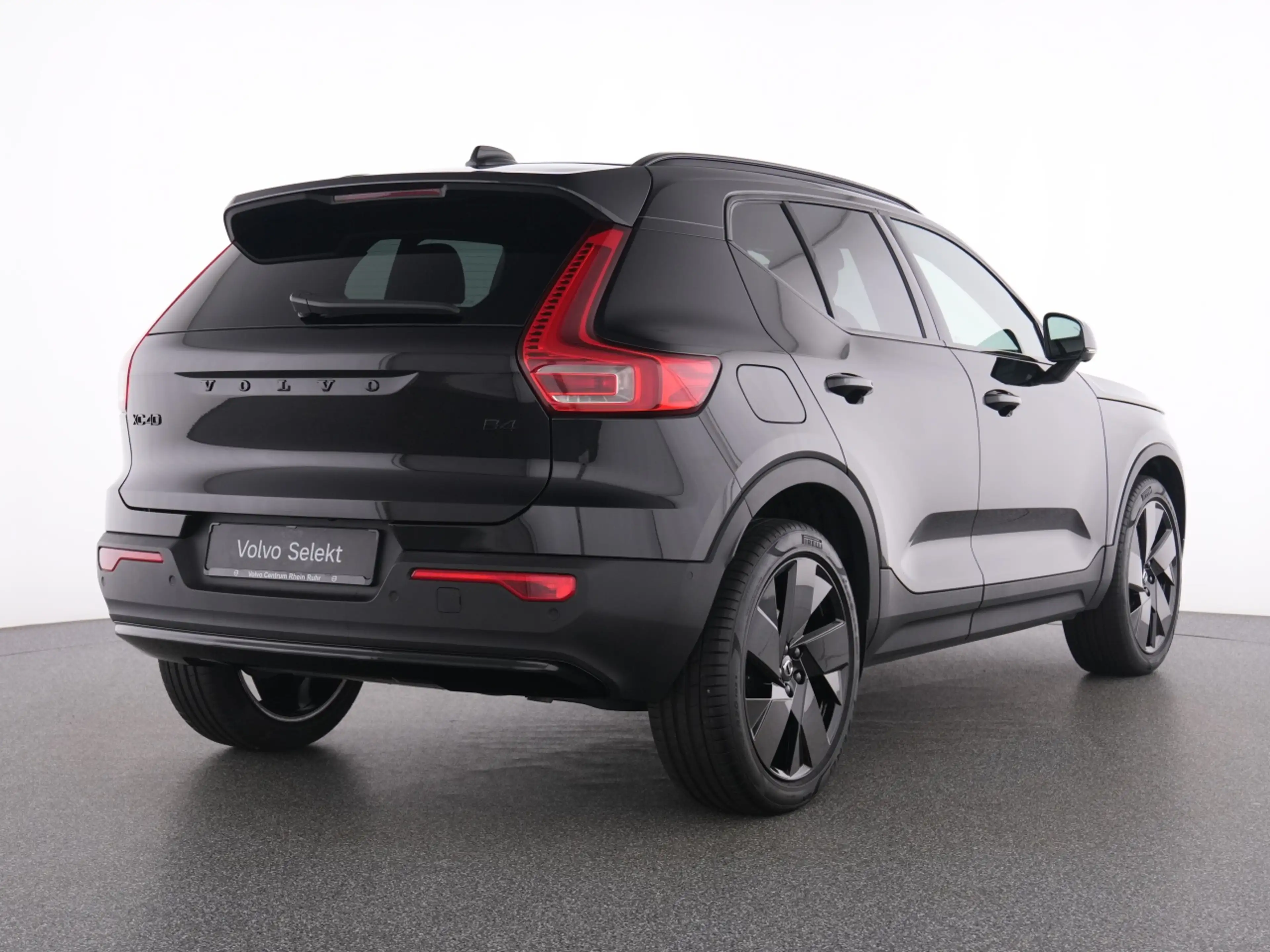 Volvo XC40 B4  Ultra Black Ed.+FAP+360°+PANO+LM20+ — photo 3