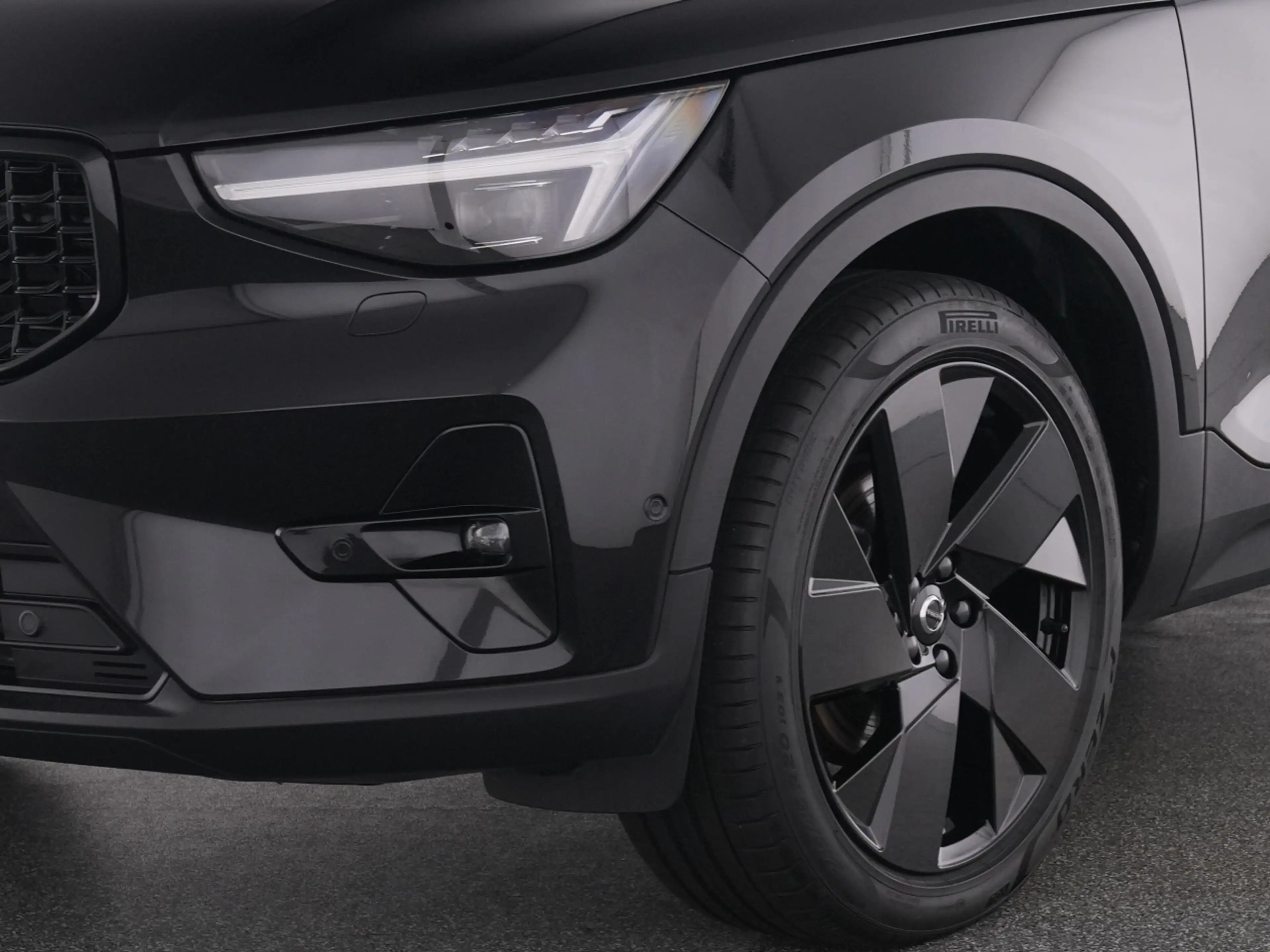 Volvo XC40 B4  Ultra Black Ed.+FAP+360°+PANO+LM20+ — photo 9