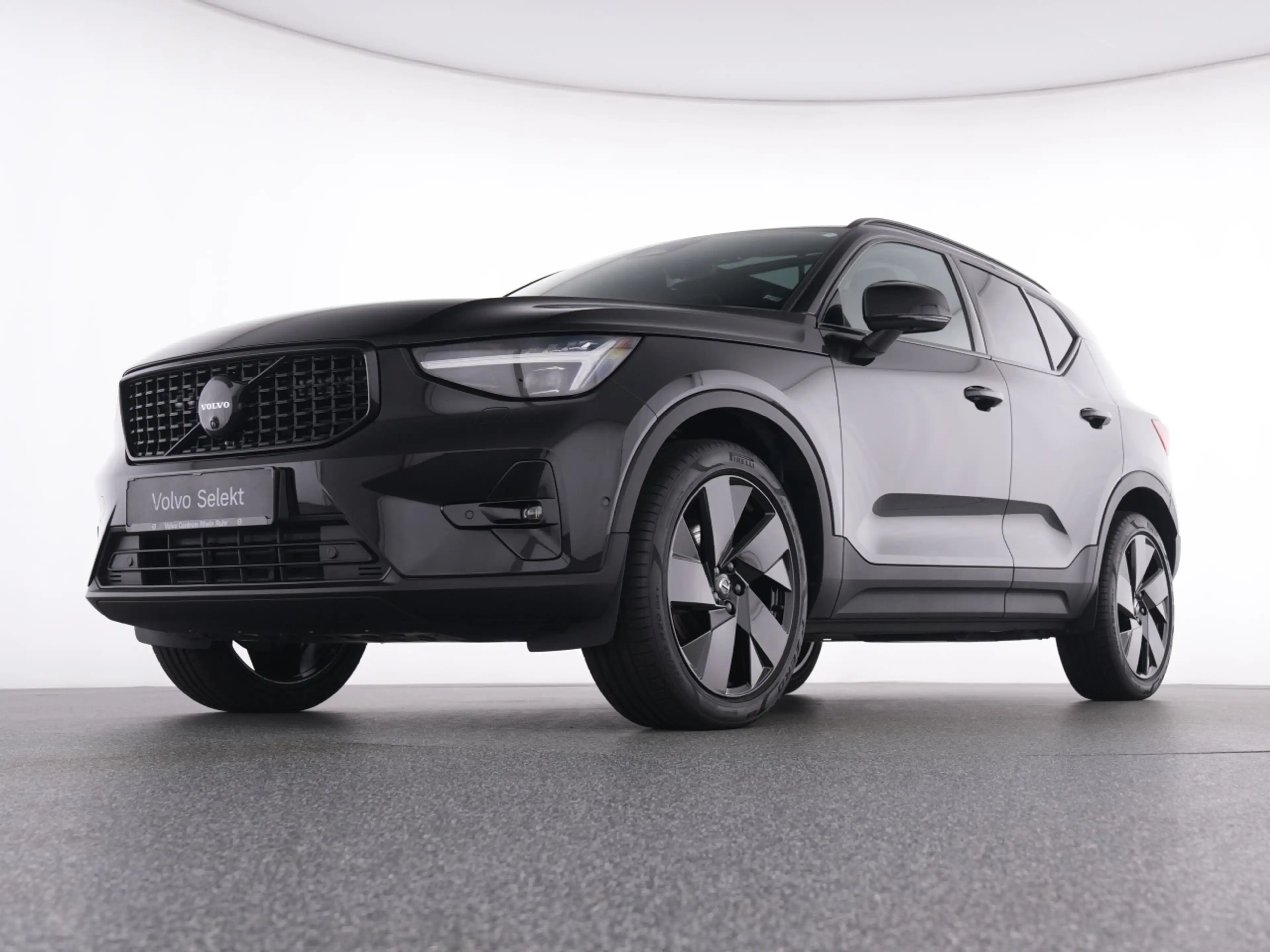 Volvo XC40 B4  Ultra Black Ed.+FAP+360°+PANO+LM20+ — photo 7