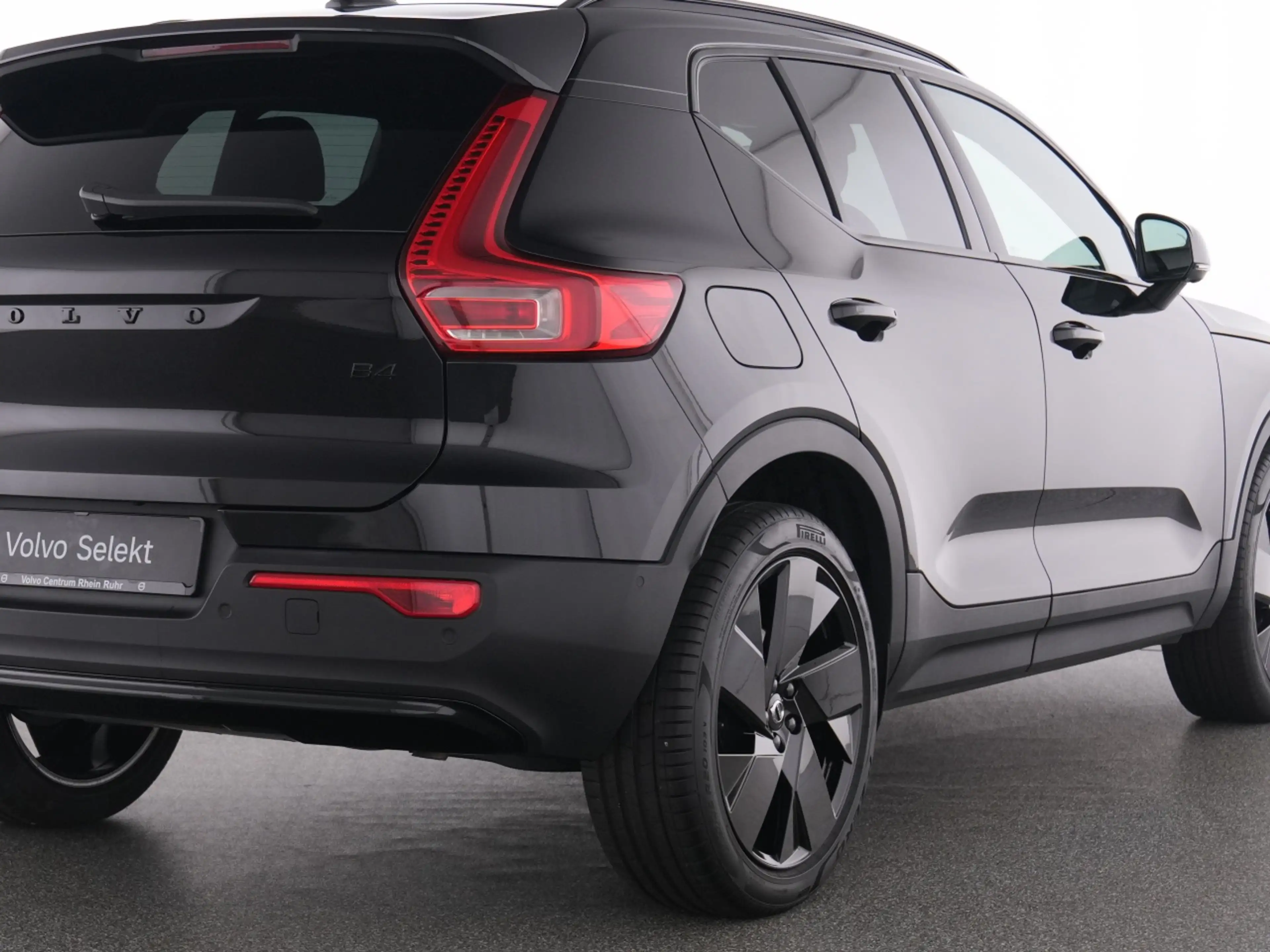 Volvo XC40 B4  Ultra Black Ed.+FAP+360°+PANO+LM20+ — photo 10