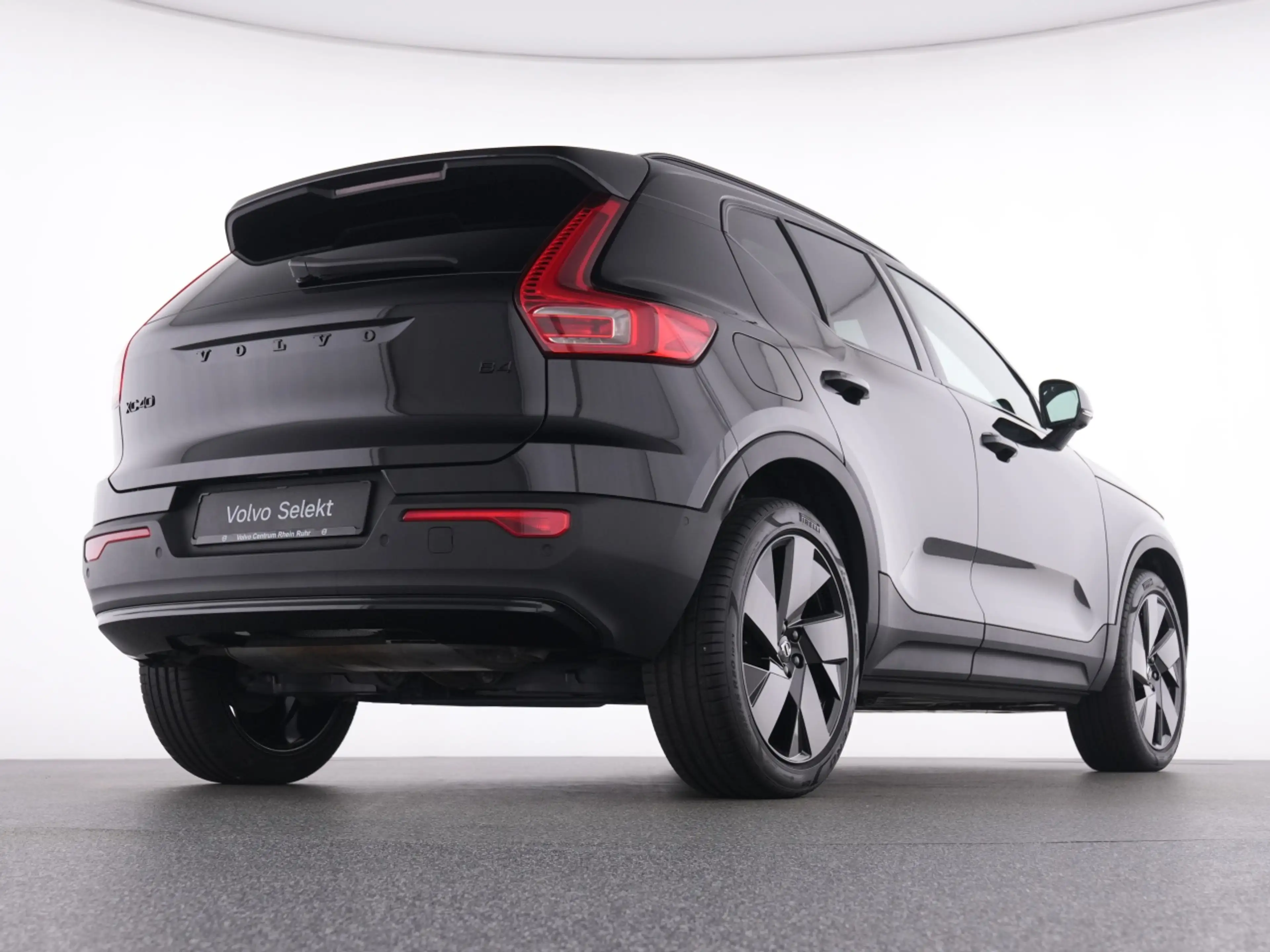 Volvo XC40 B4  Ultra Black Ed.+FAP+360°+PANO+LM20+ — photo 8