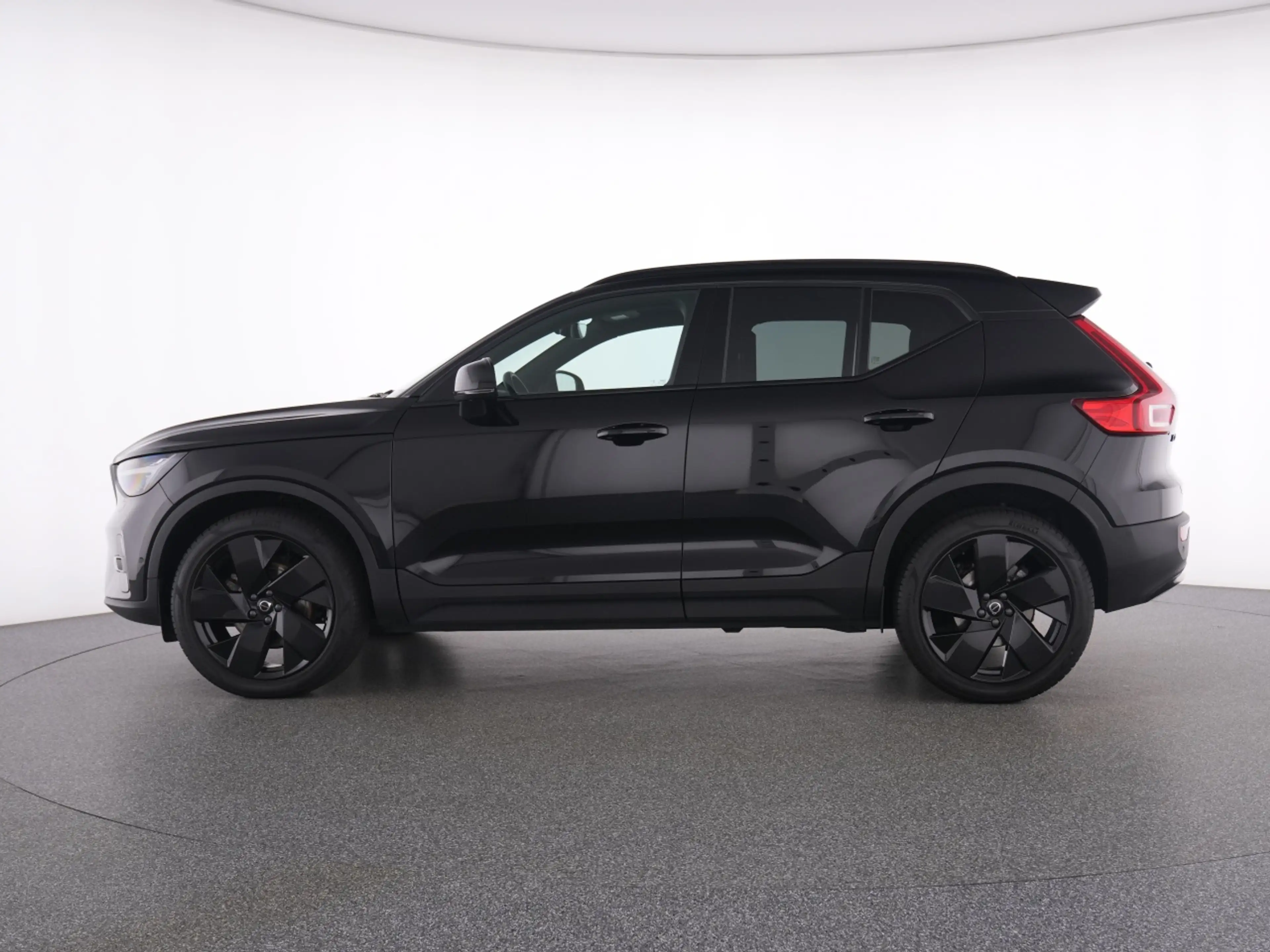 Volvo XC40 B4  Ultra Black Ed.+FAP+360°+PANO+LM20+ — photo 11