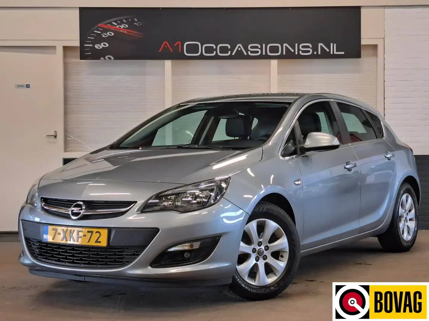 Opel Astra 1.4 Business+ +NAVI Grijs - 1