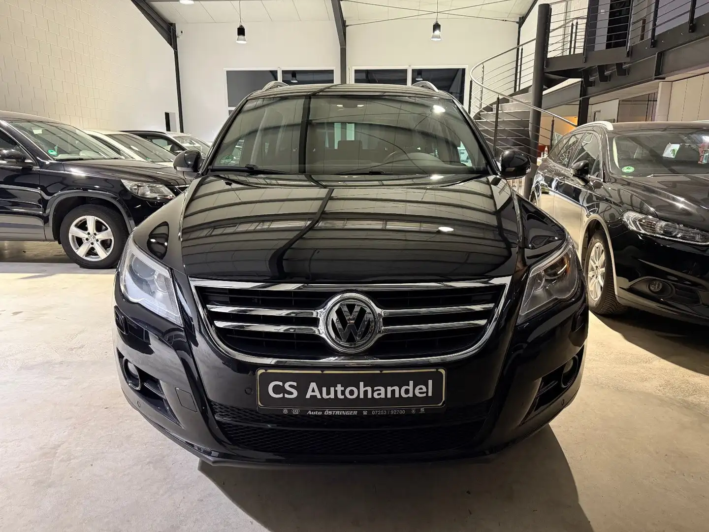 Volkswagen Tiguan 2,0TDI Team 4Motion Schwarz - 2