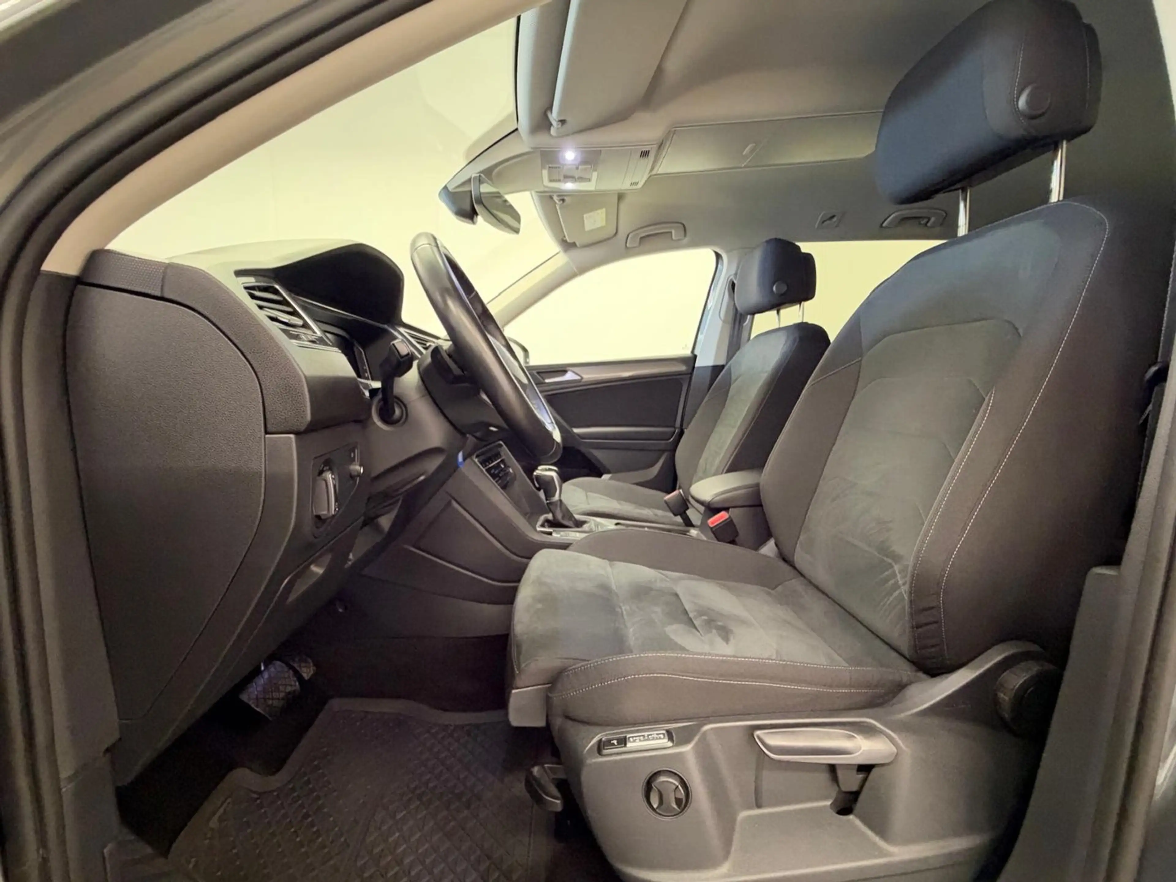 Volkswagen Tiguan Allspace Life TDI 4MOTION DSG — photo 6