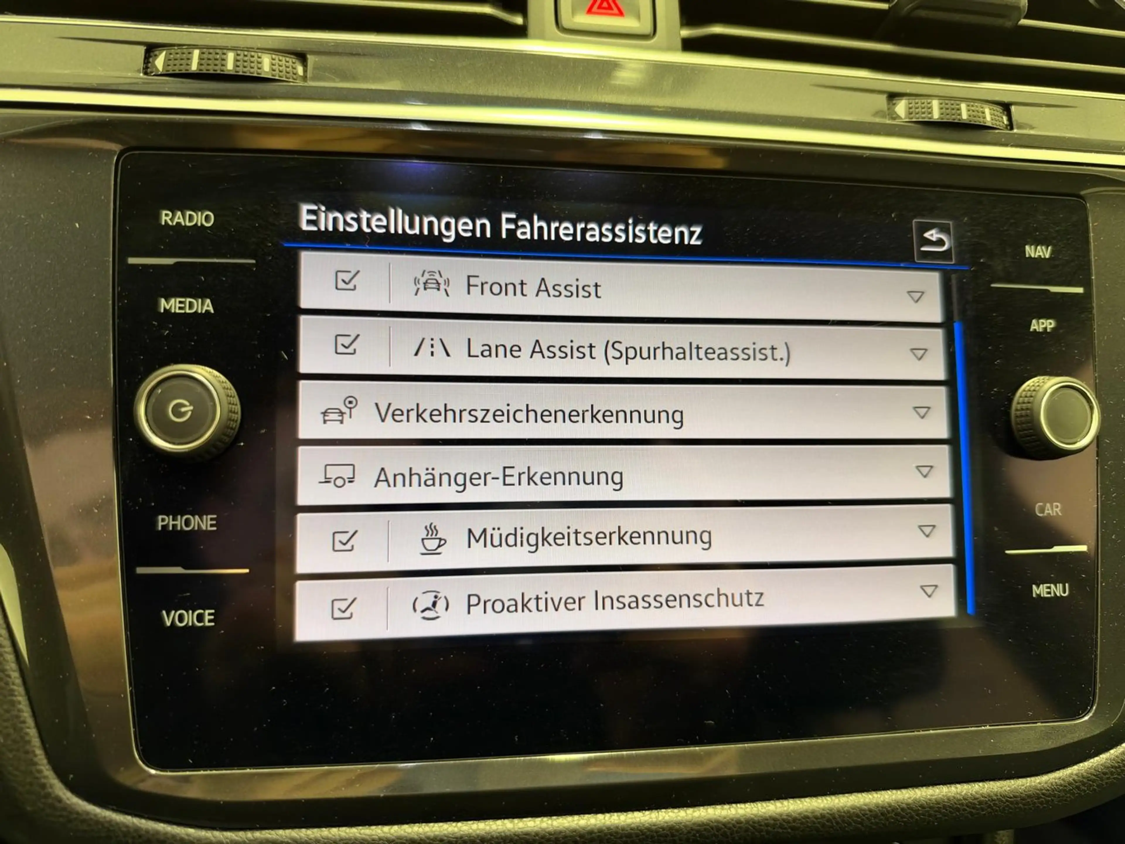 Volkswagen Tiguan Allspace Life TDI 4MOTION DSG — photo 15