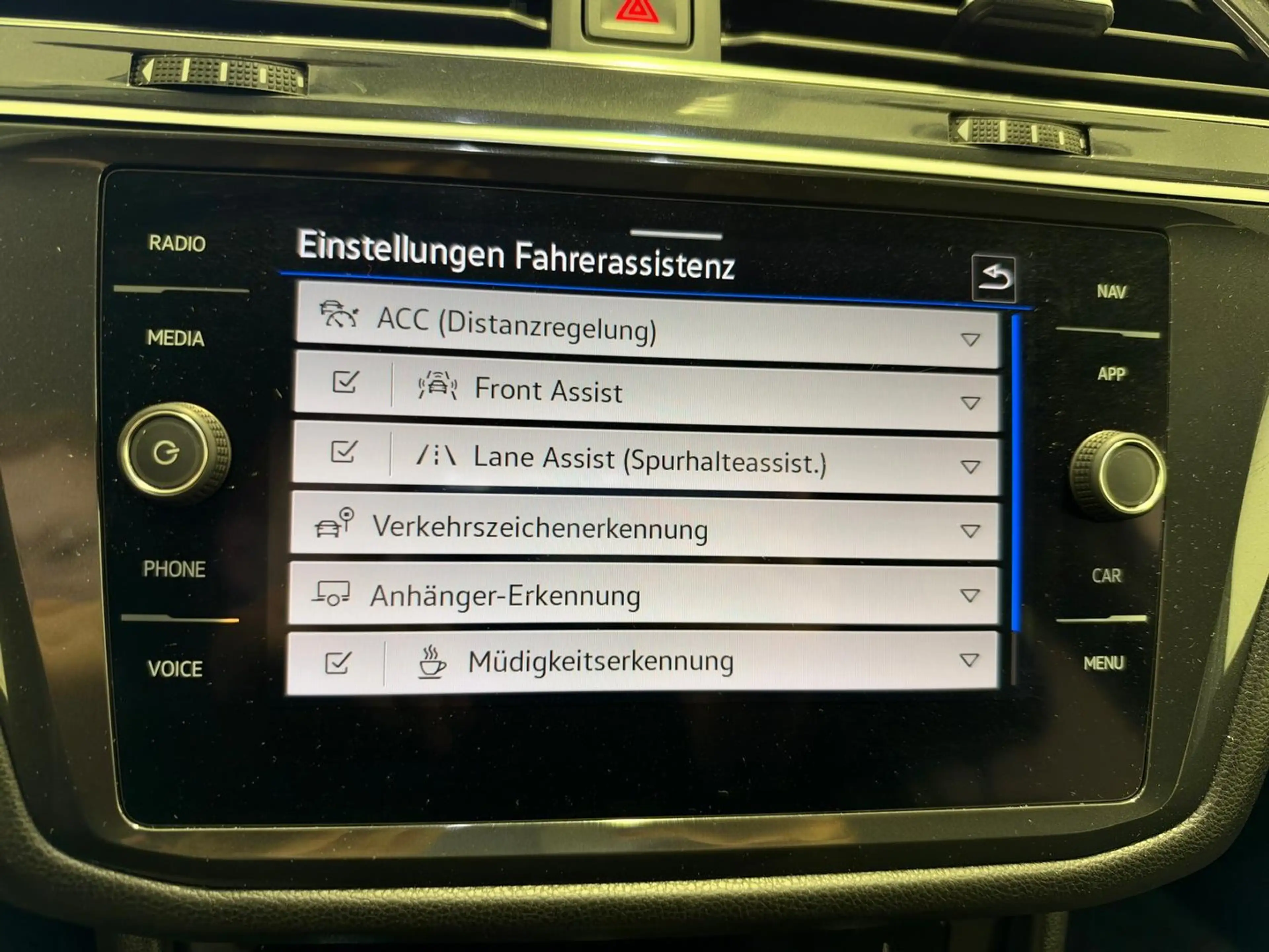 Volkswagen Tiguan Allspace Life TDI 4MOTION DSG — photo 14