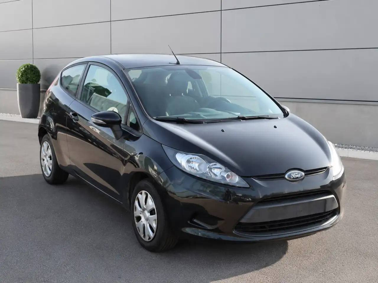 Ford Fiesta 3 portes — photo 2