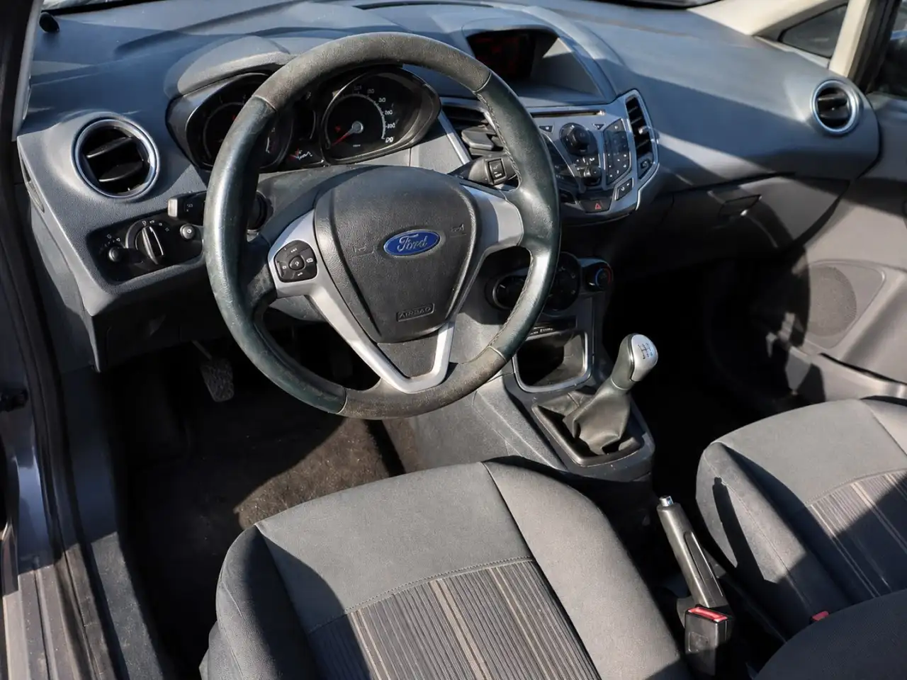 Ford Fiesta 3 portes — photo 8