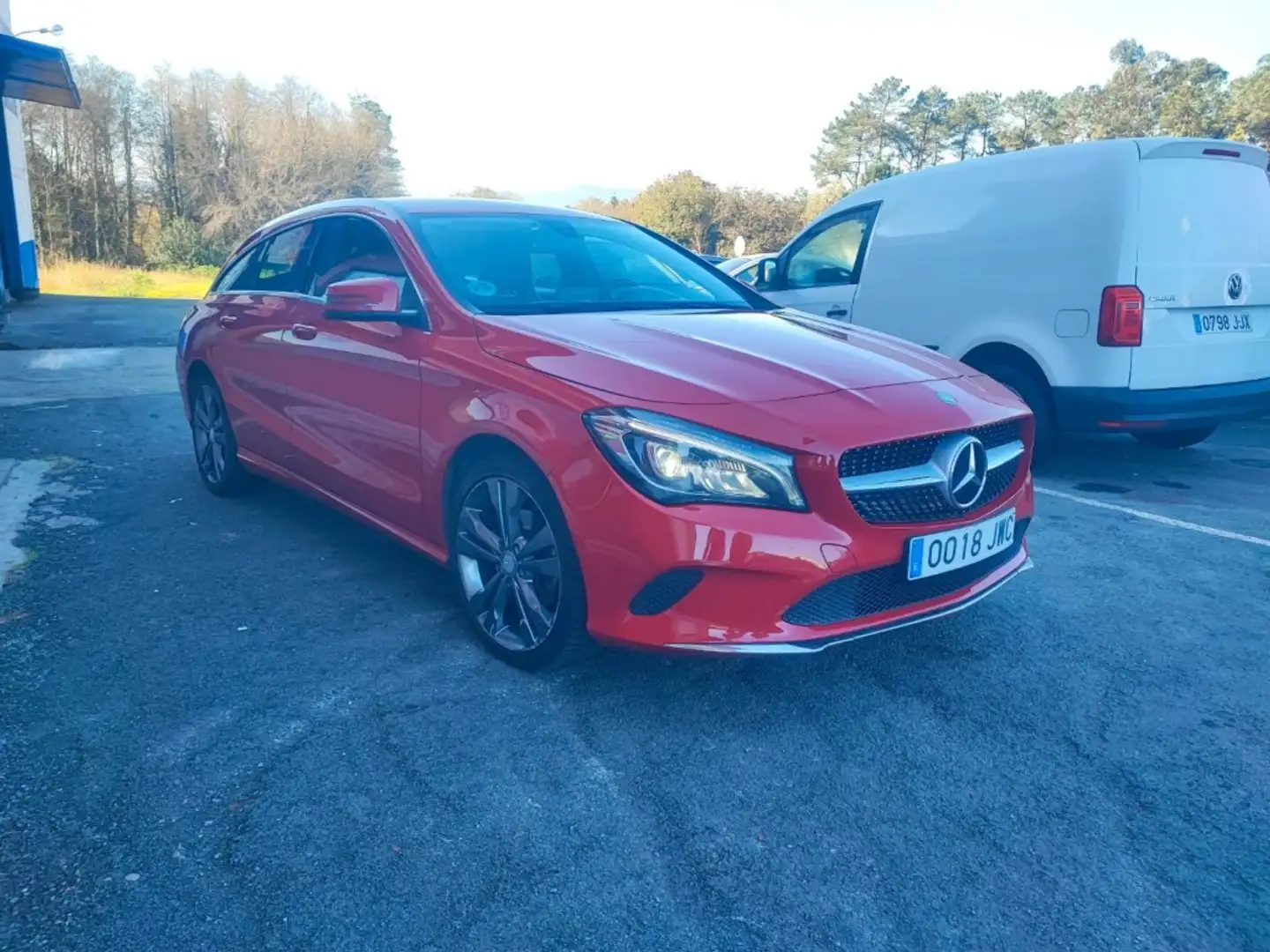 Mercedes-Benz CLA 200 Shooting Brake 200d Rouge - 2