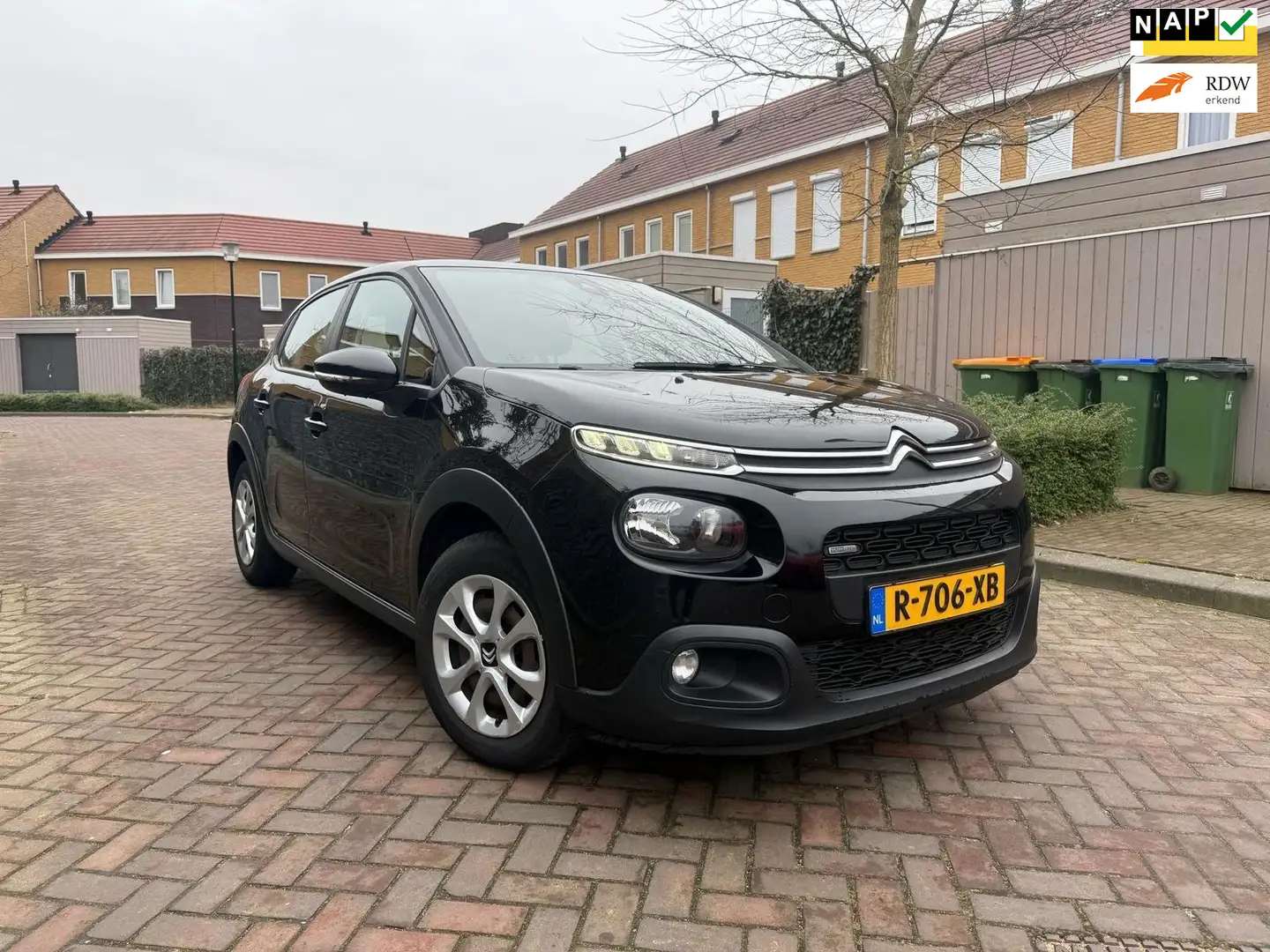 Citroen C3 1.2 PureTech Shine Zwart * Nieuw Model* Zwart - 1