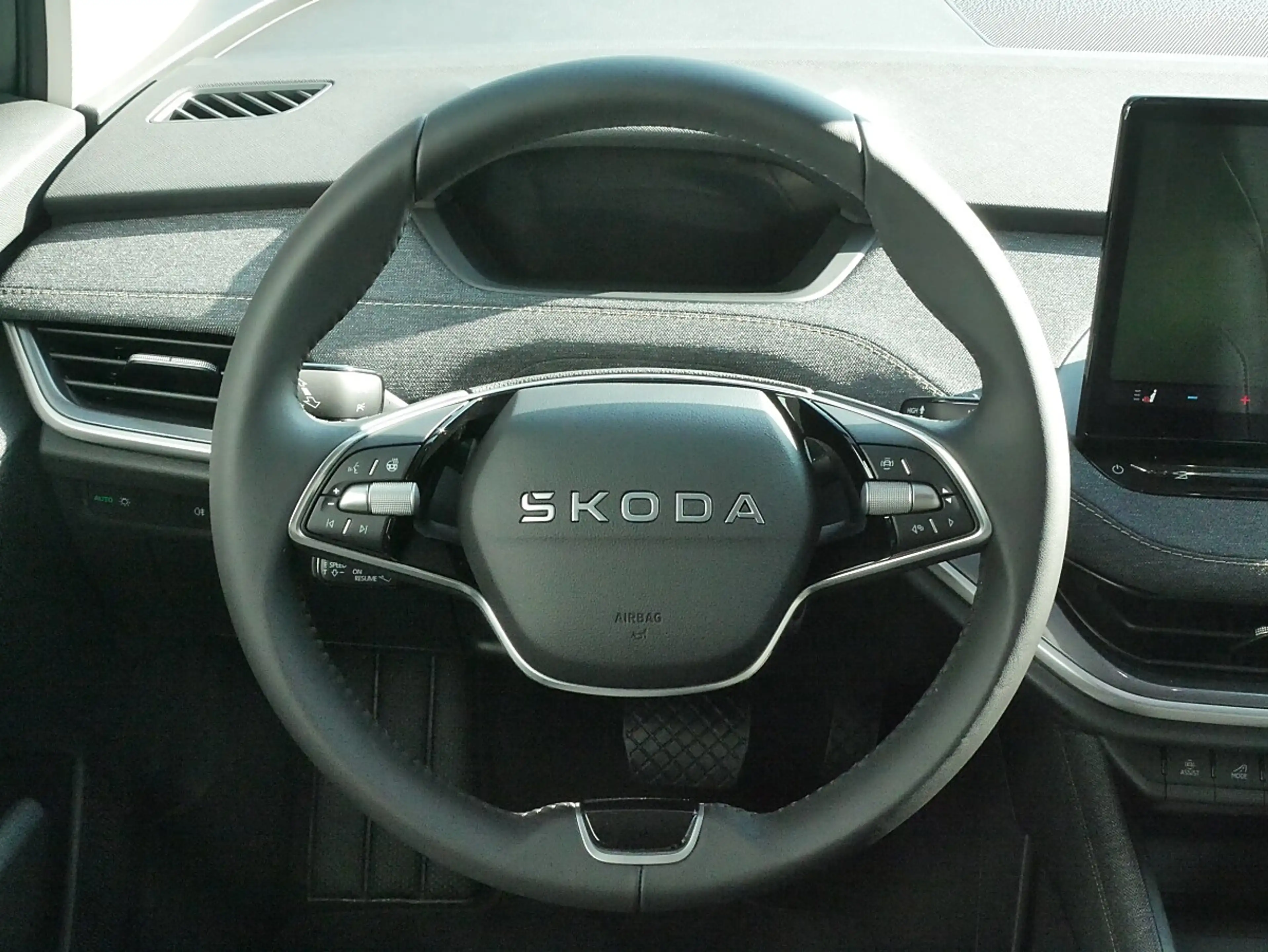 Skoda Elroq 60 Loft, AHK schwenkbar, Matrix-LED, Wärmepumpe... — photo 12