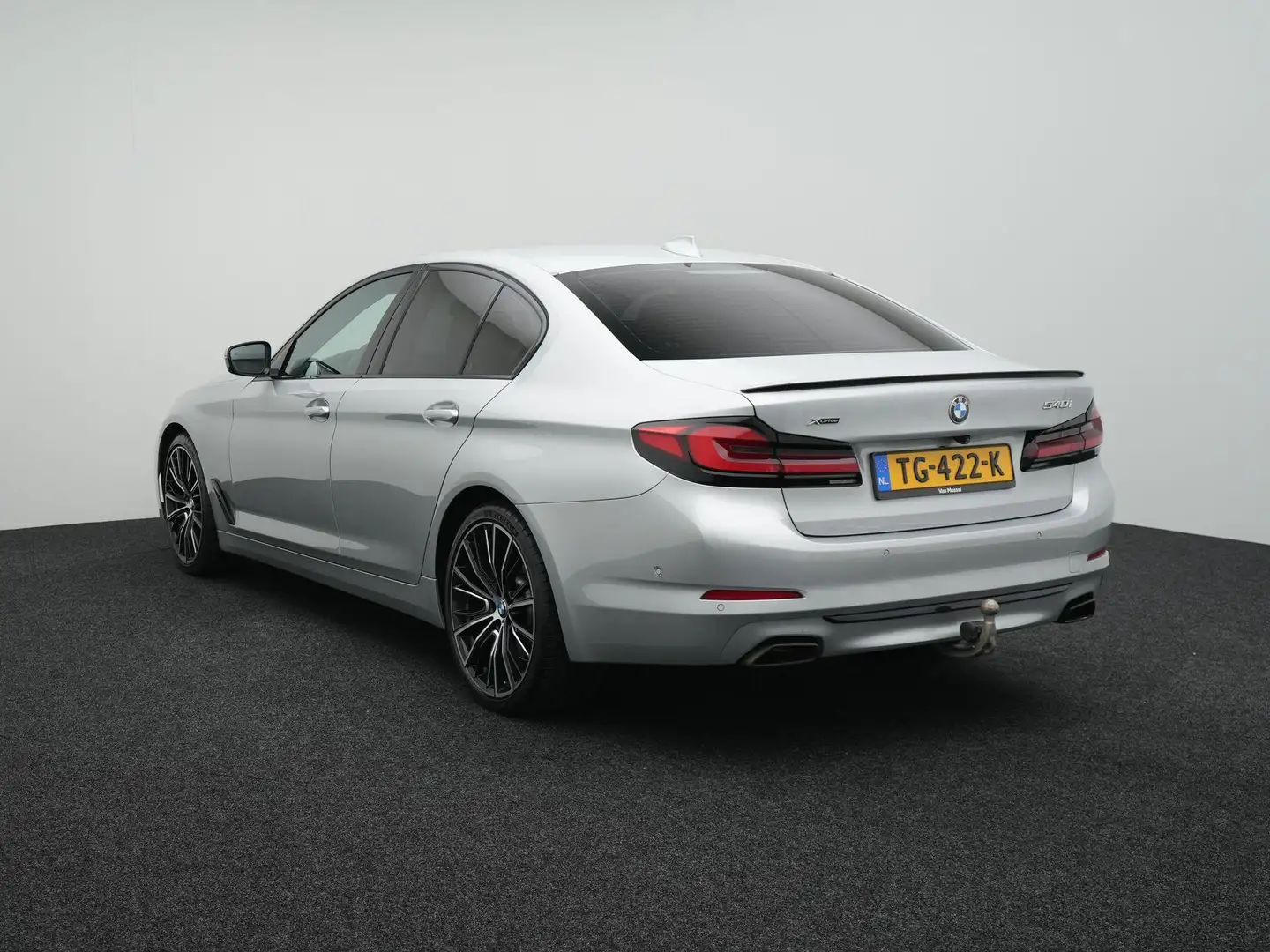 BMW 540 5-serie 540i xDrive High Executive | Navi | Cruise Grijs - 2