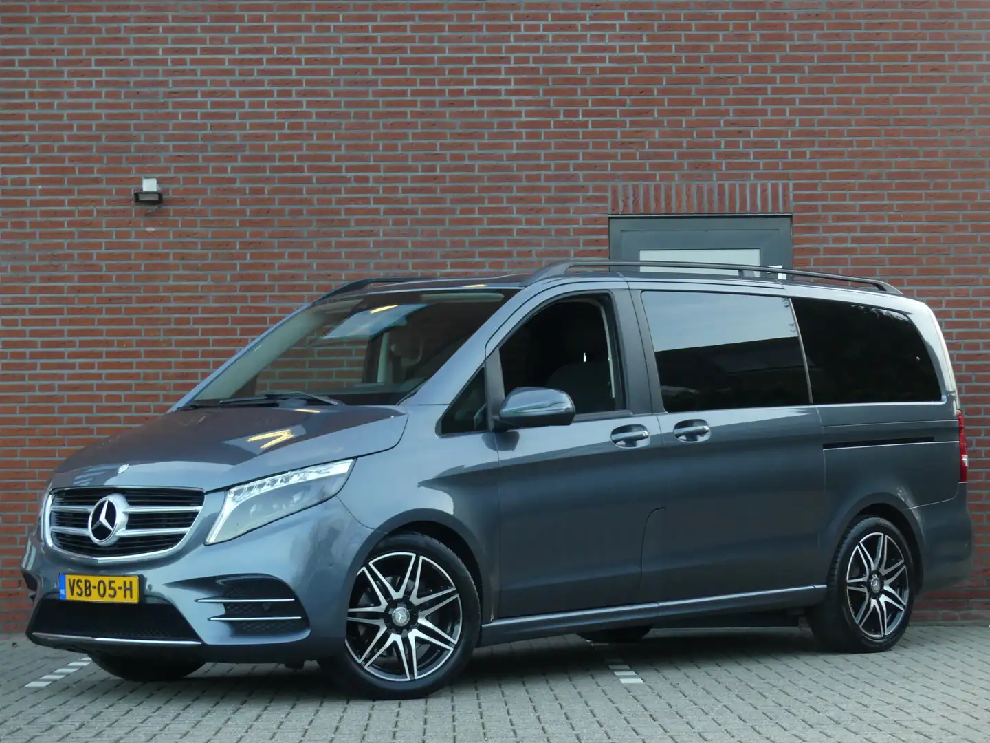 Mercedes-Benz V 250 250d Lang AMG Pakket Dubbel Cabine Led/Trekhaak Šedá - 1