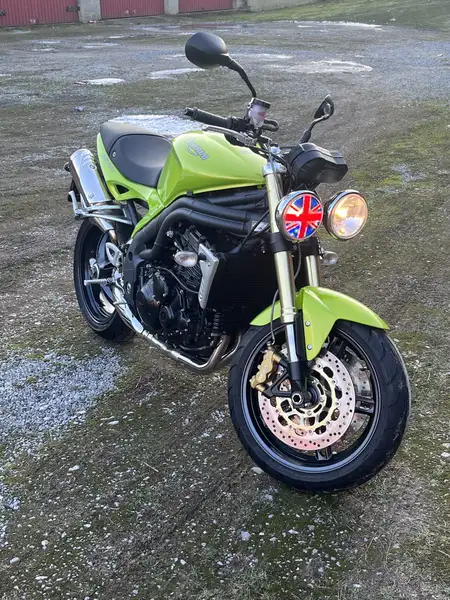 Triumph Speed Triple 1050 - foto 2