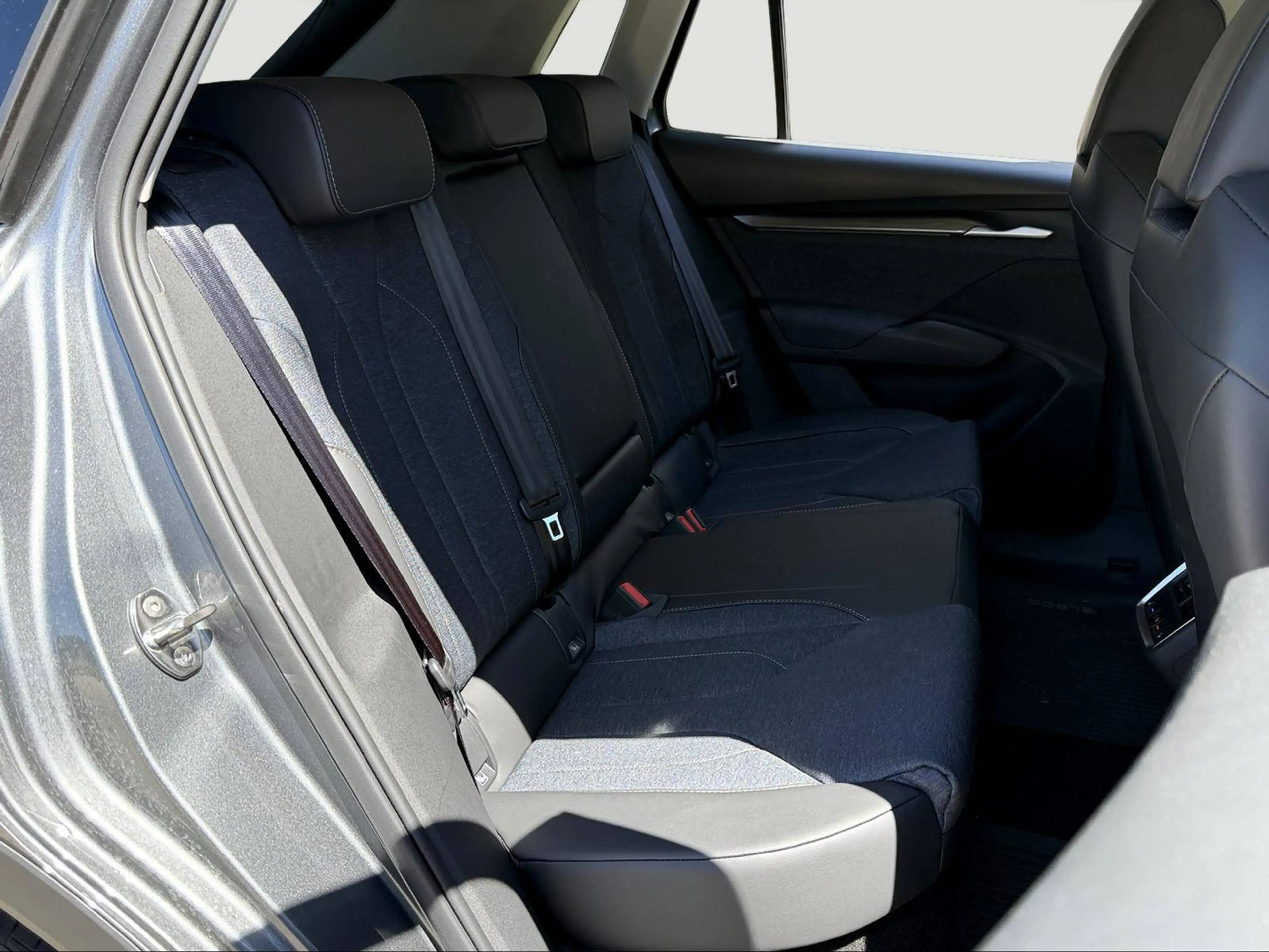 Skoda Elroq Elroq 60 Essence/AHK/WäPu/ACC/Alu19/LED/SmartLNAVI/Rückfahrkamera/uvm. — photo 5