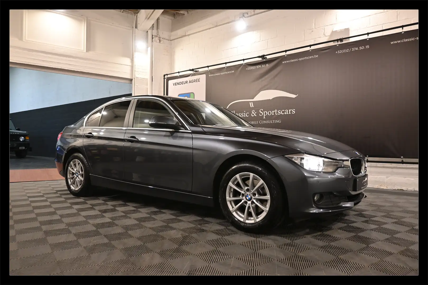 BMW 316 316iA AUTO / EURO 6 / CARPLAY / ANDROID / PDC !! Grijs - 1