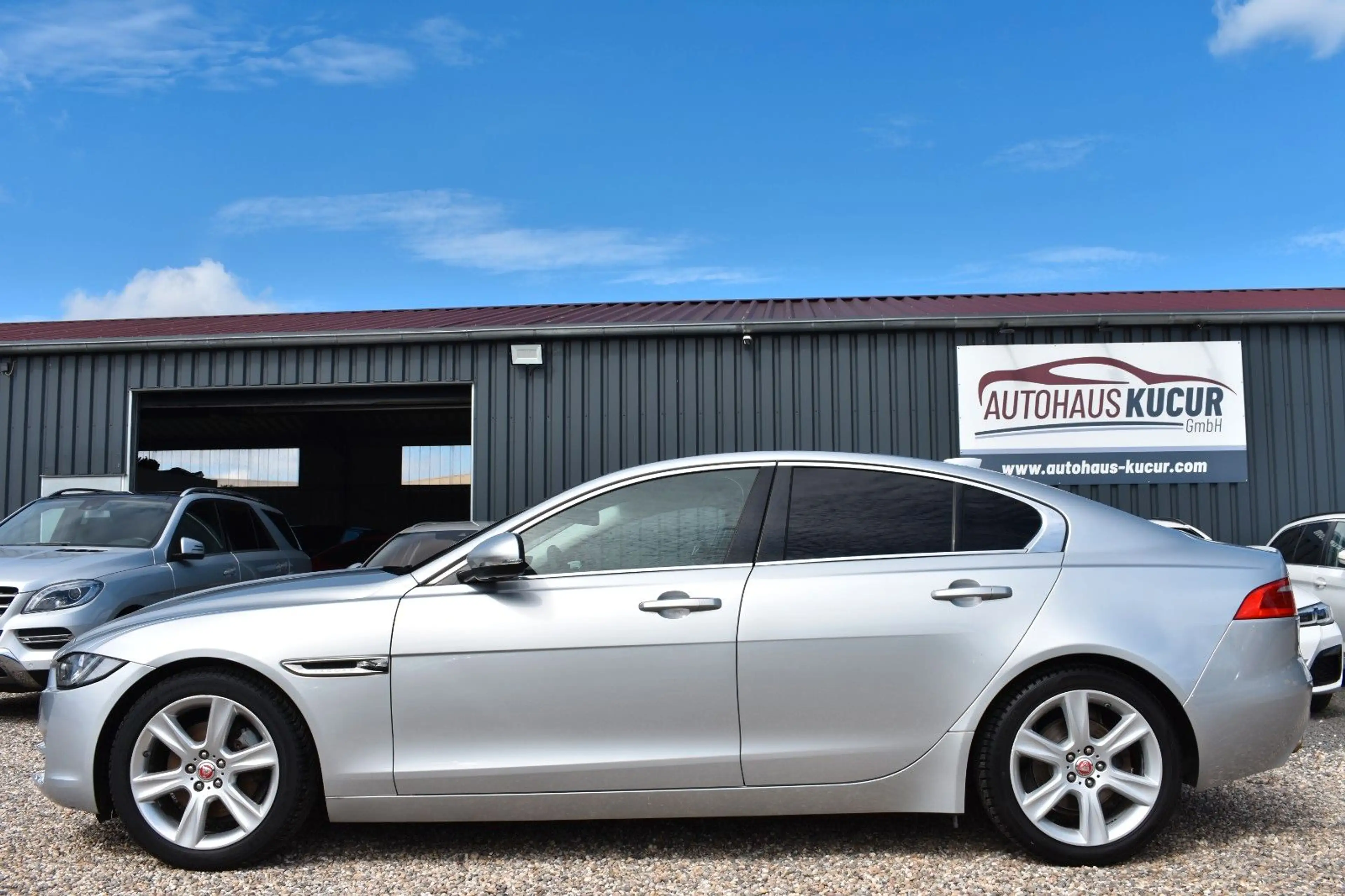 Jaguar XE Portfolio Kamera/Meridian Sound/Schiebedach — photo 5