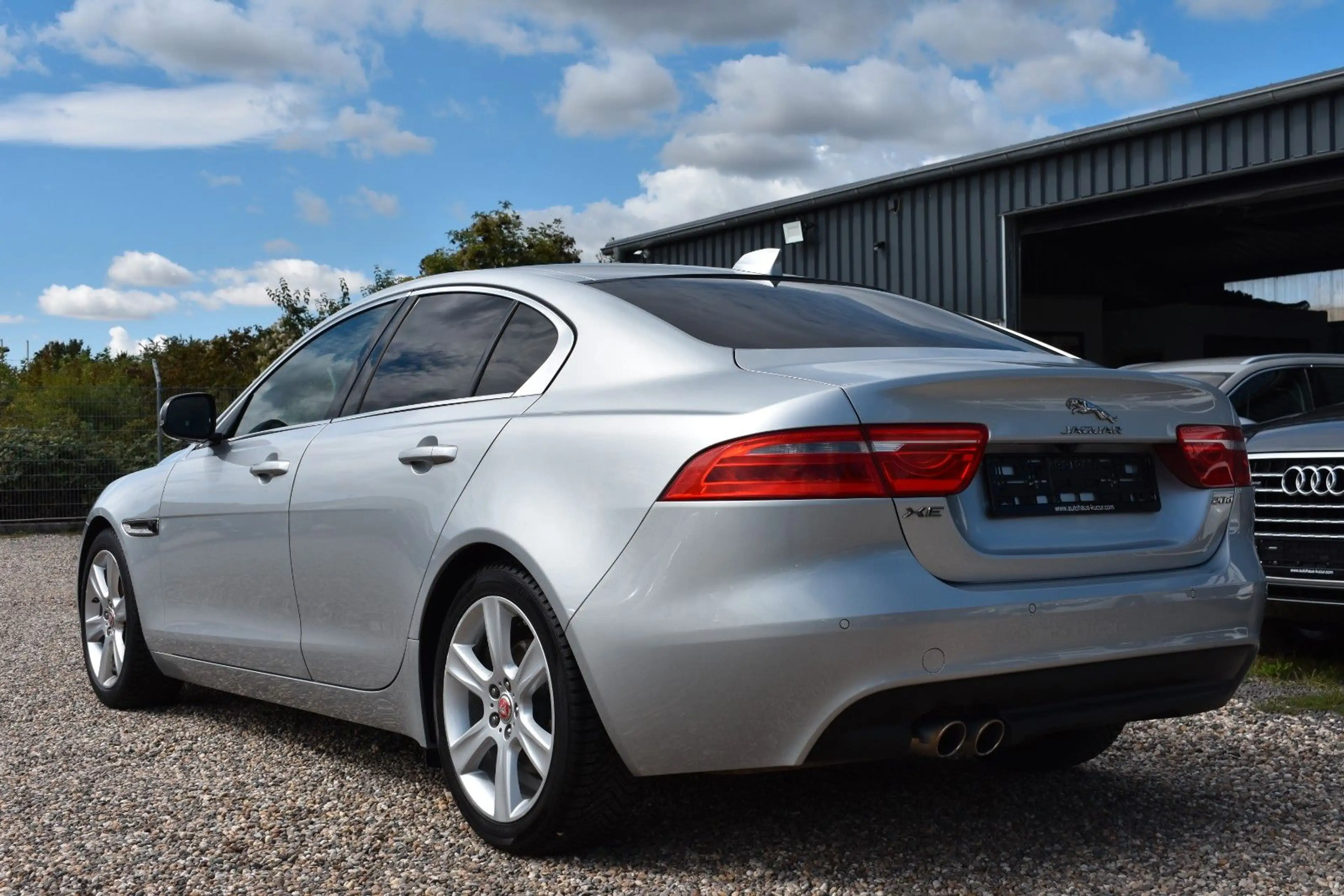 Jaguar XE Portfolio Kamera/Meridian Sound/Schiebedach — photo 4