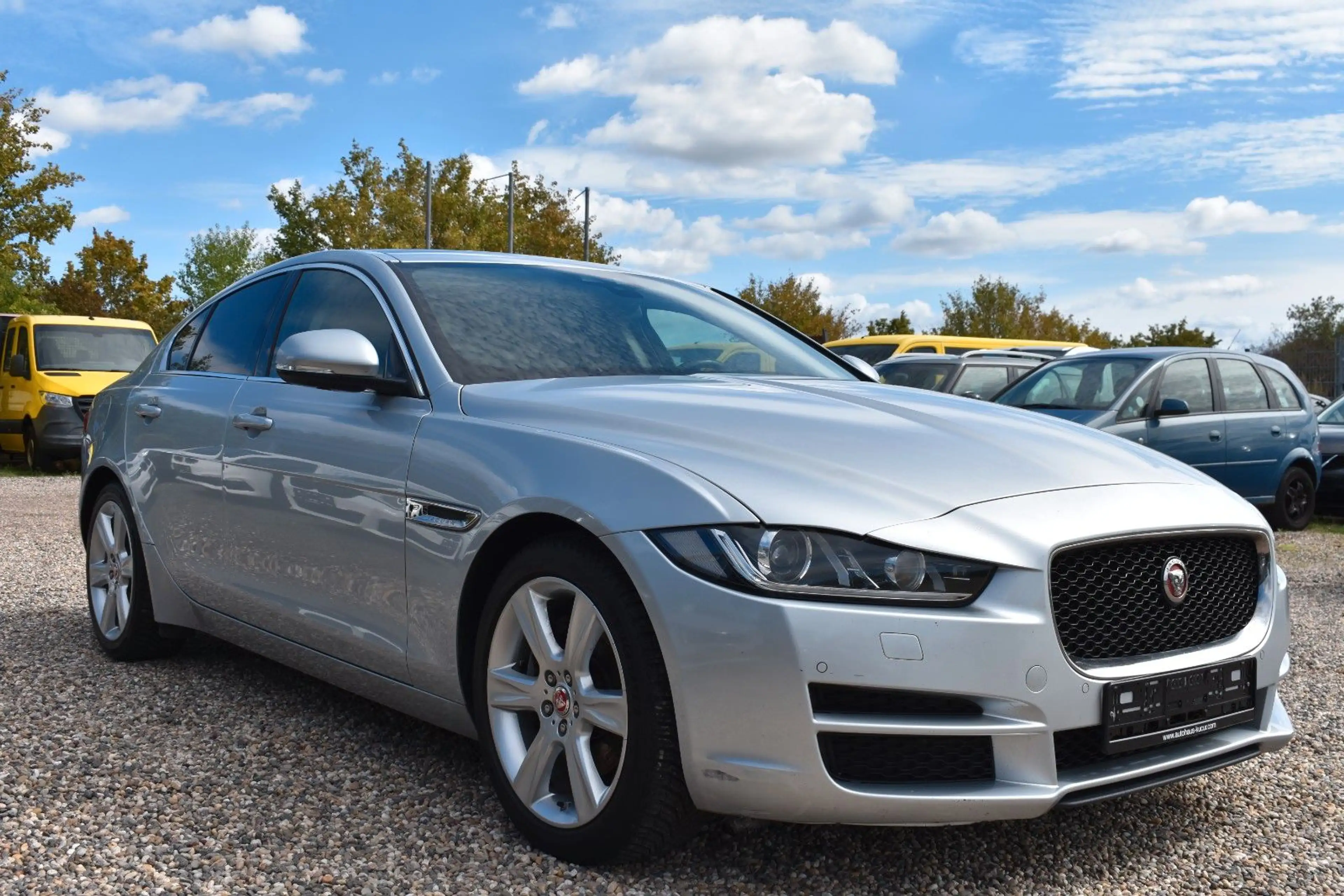 Jaguar XE Portfolio Kamera/Meridian Sound/Schiebedach — photo 2