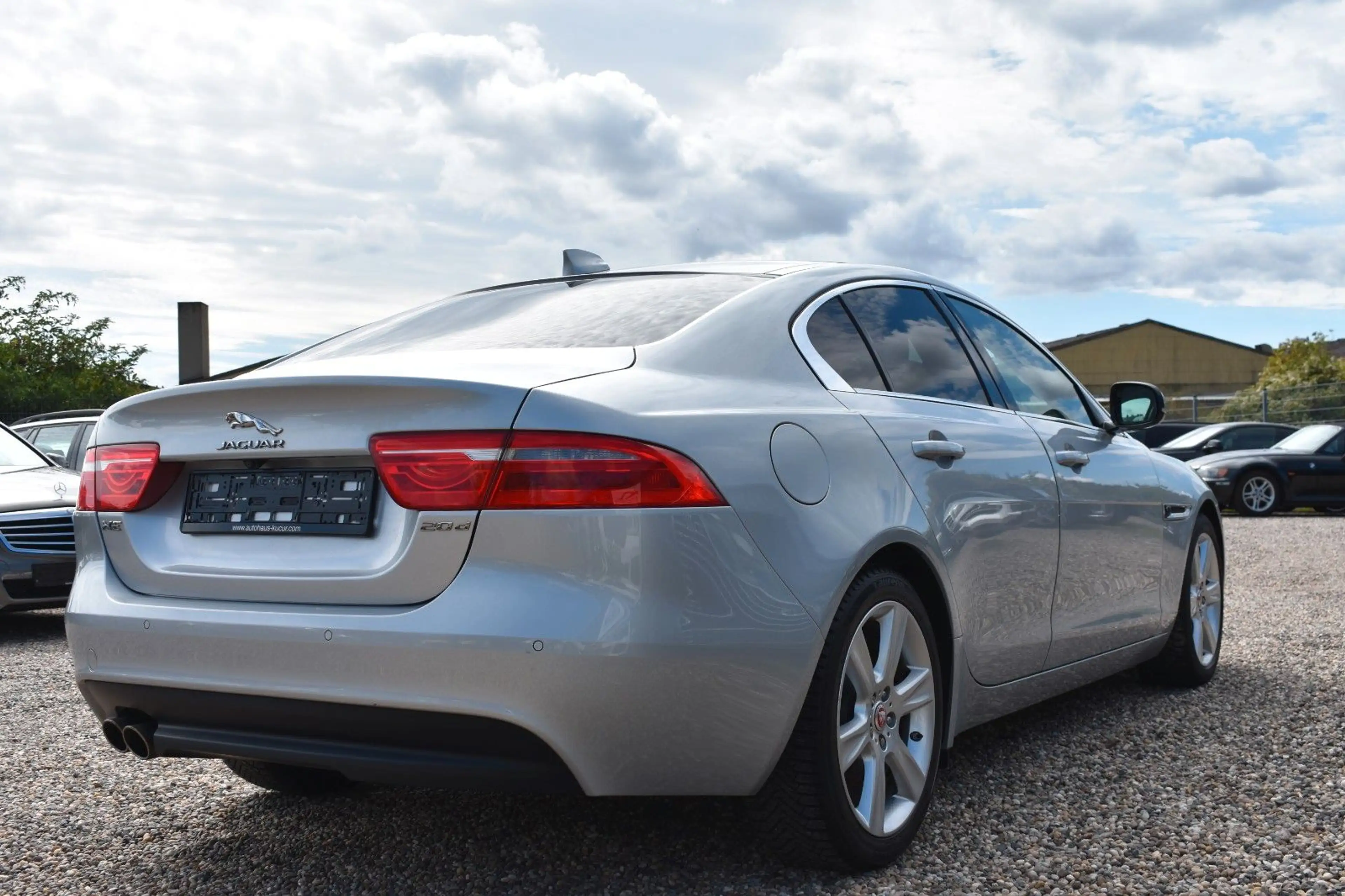 Jaguar XE Portfolio Kamera/Meridian Sound/Schiebedach — photo 3