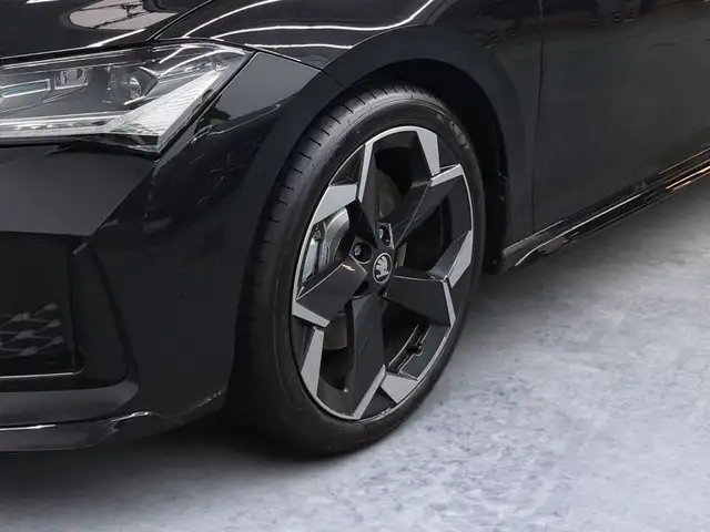 Skoda Superb view 6