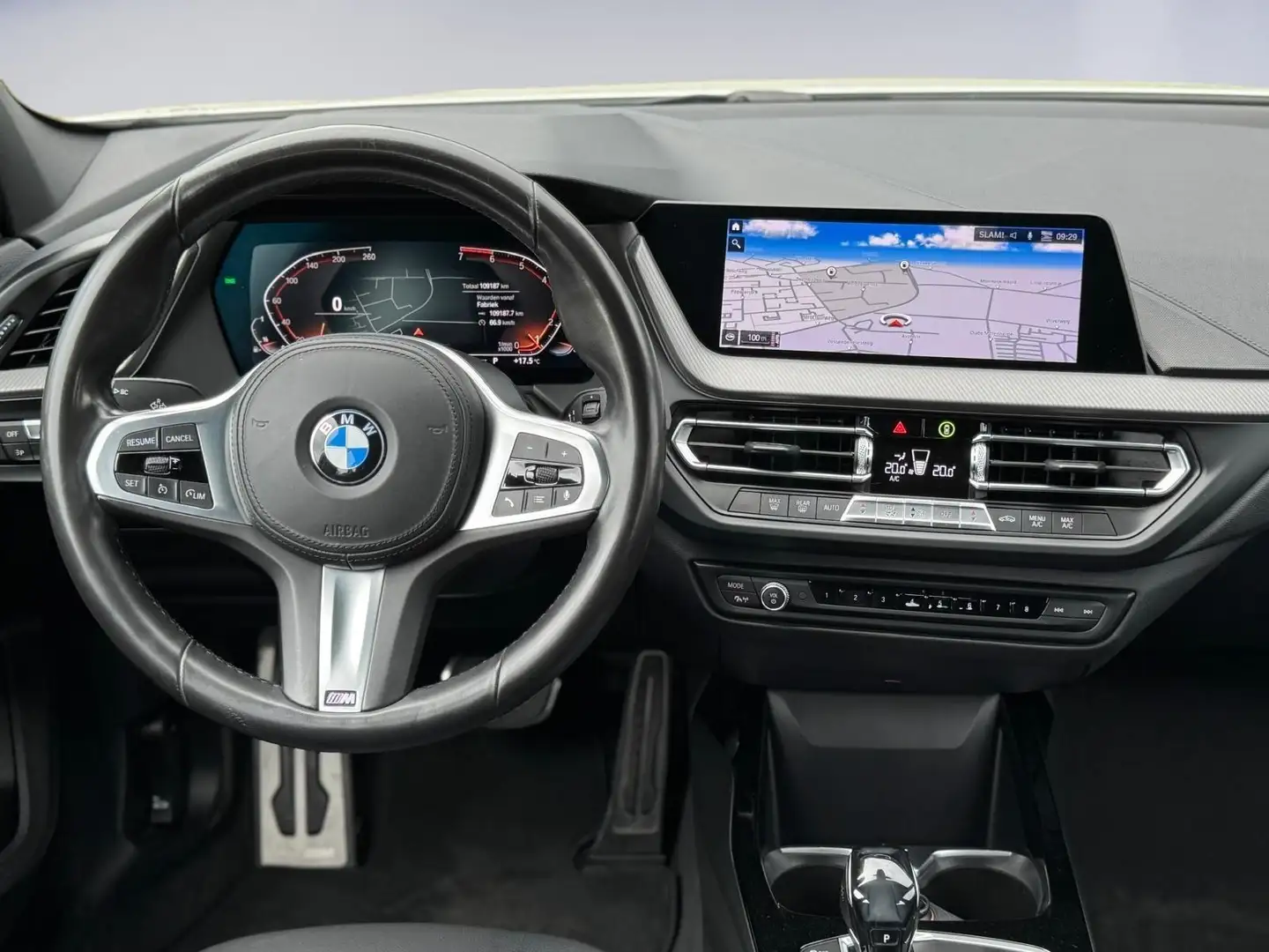 BMW 118 1-serie 118i M- sport pakket, panoramadak, vele op Wit - 2