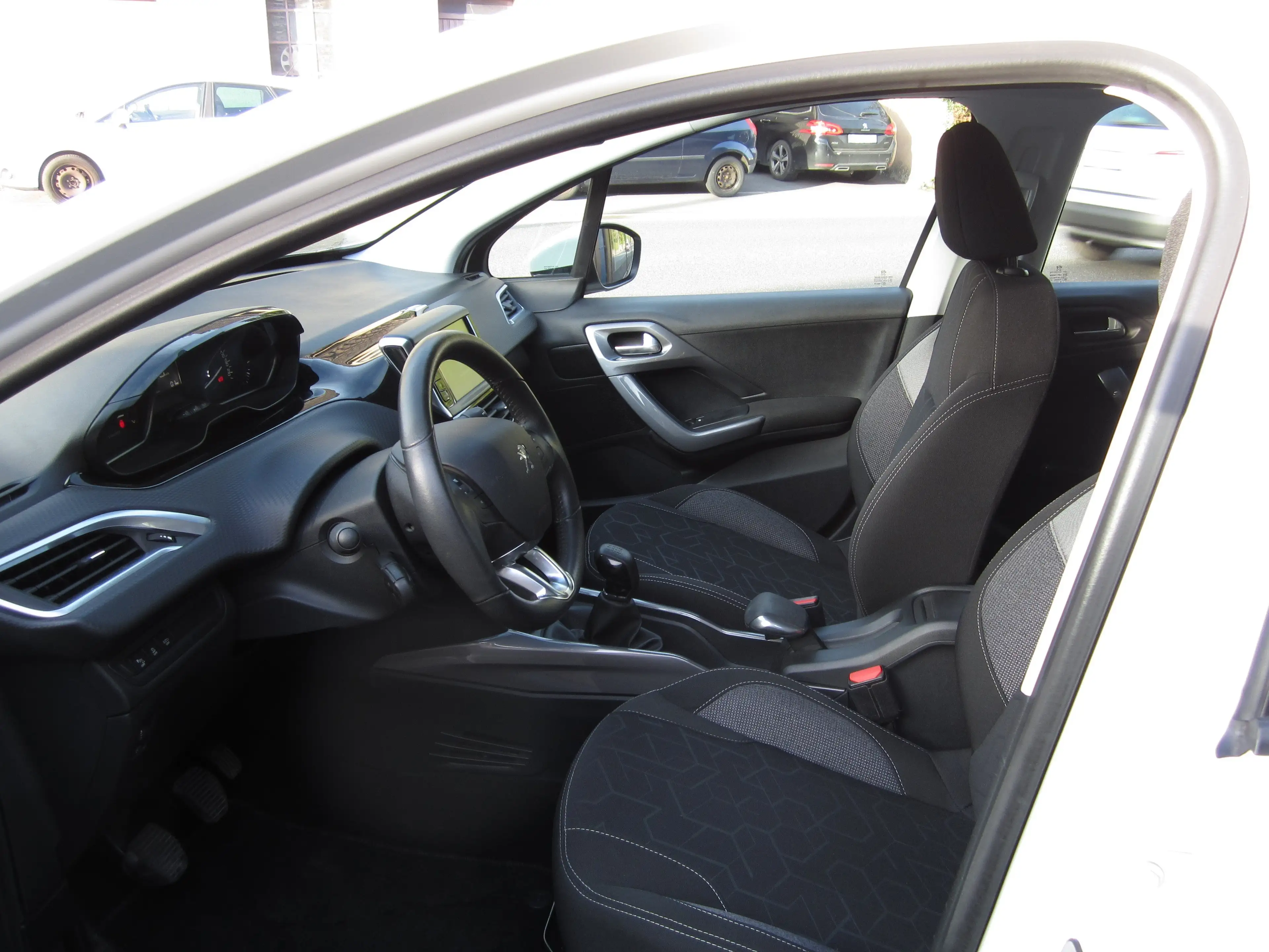 Peugeot 2008 Active 110 — photo 8