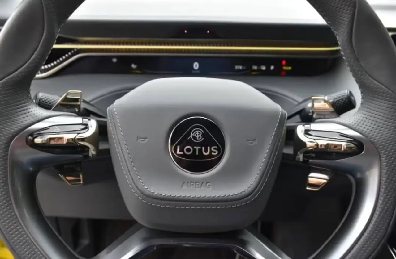 Lotus Eletre 2023 — фото 10